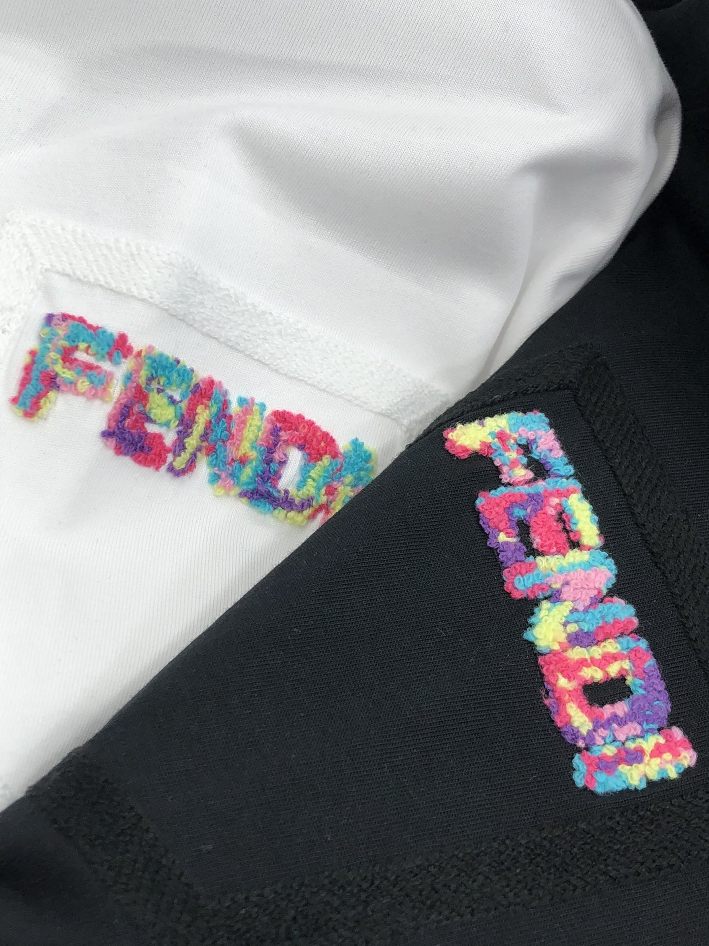 定番人気！2024 フェンディ 新作 半袖Tシャツ 偽物 3色