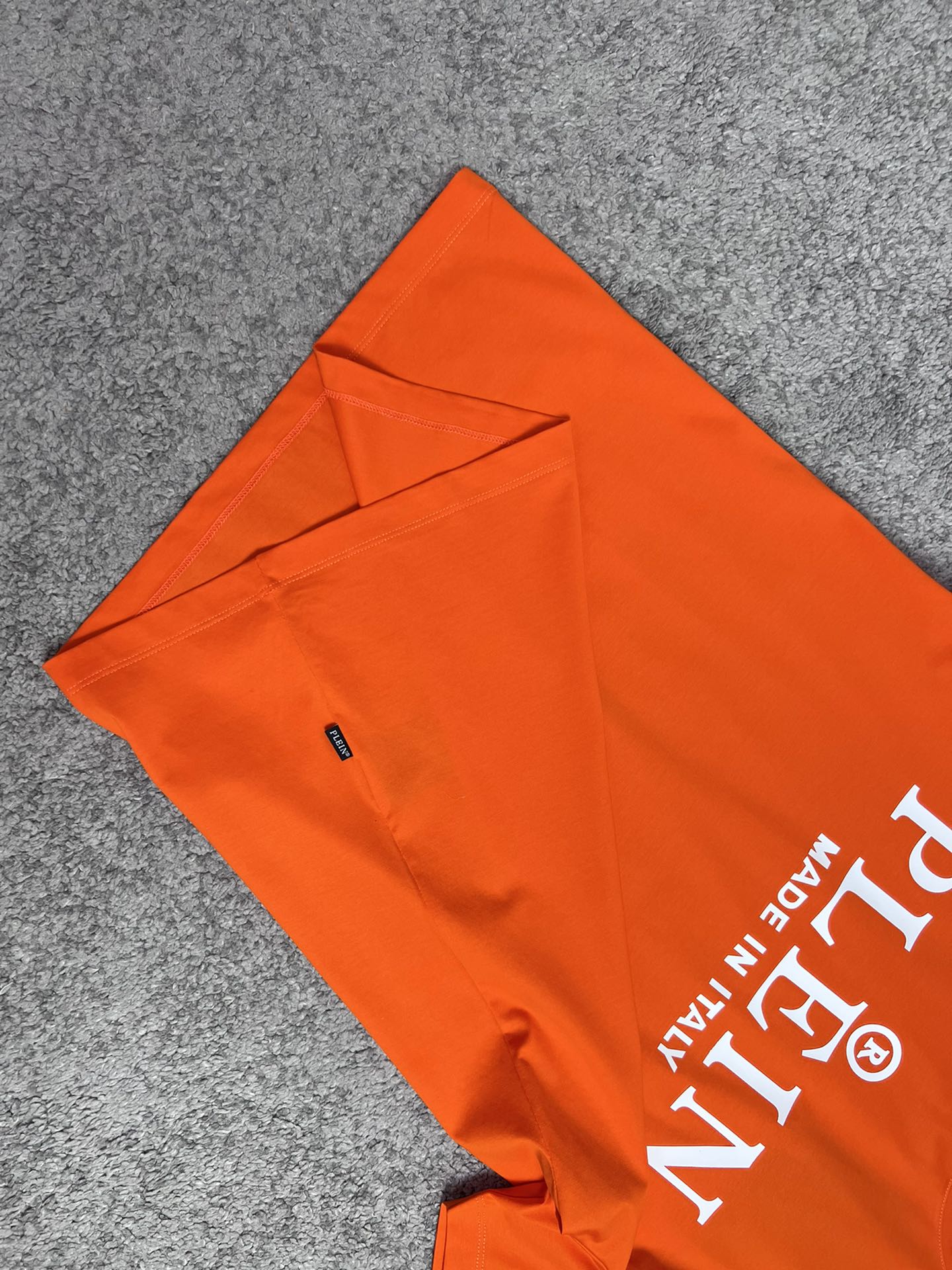 送料込 2024 エルメス 新作 半袖Tシャツ 偽物