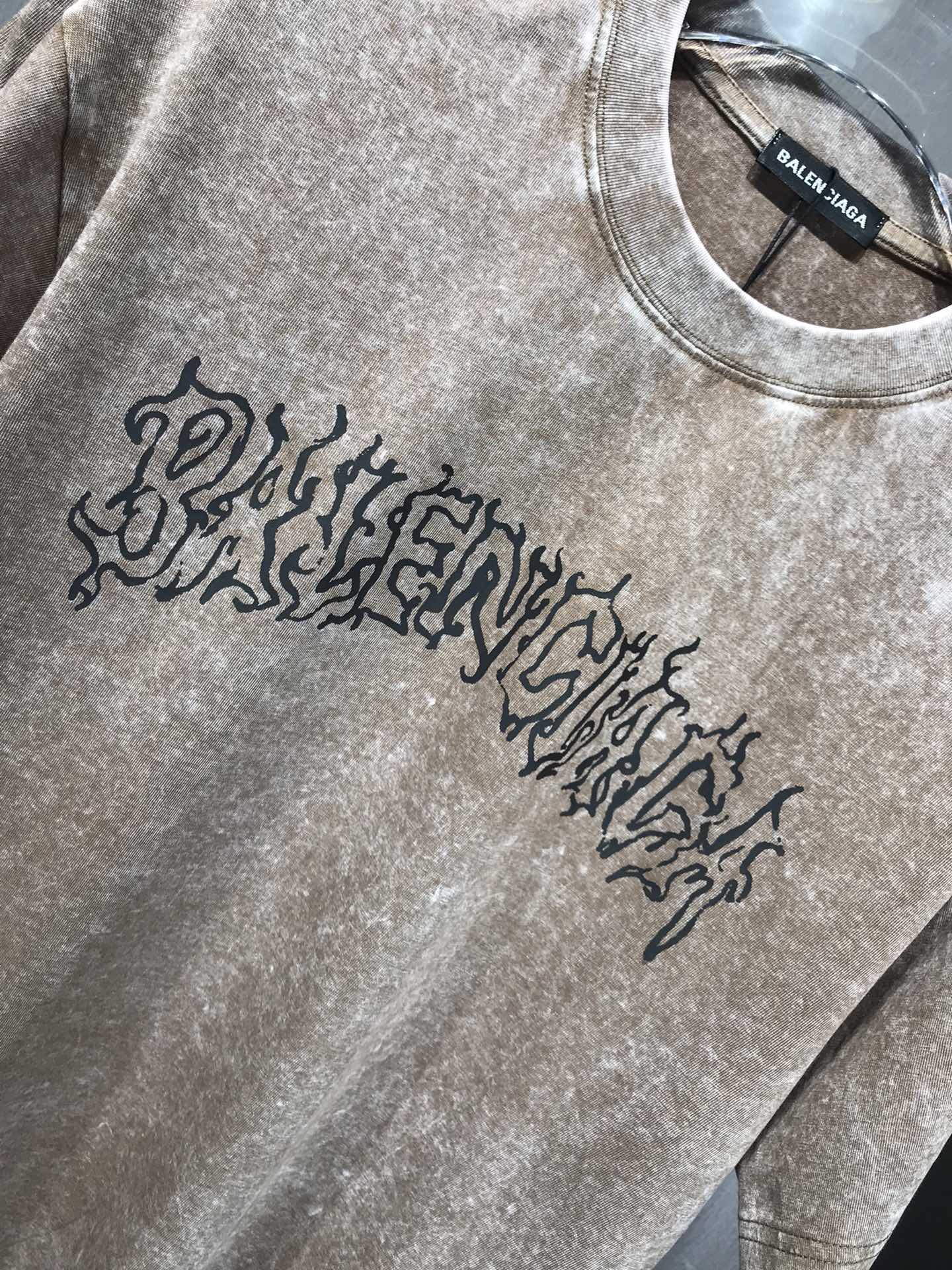 使い勝手良 2024 バレンシアガ 新作 半袖Tシャツ スーパーコピー
