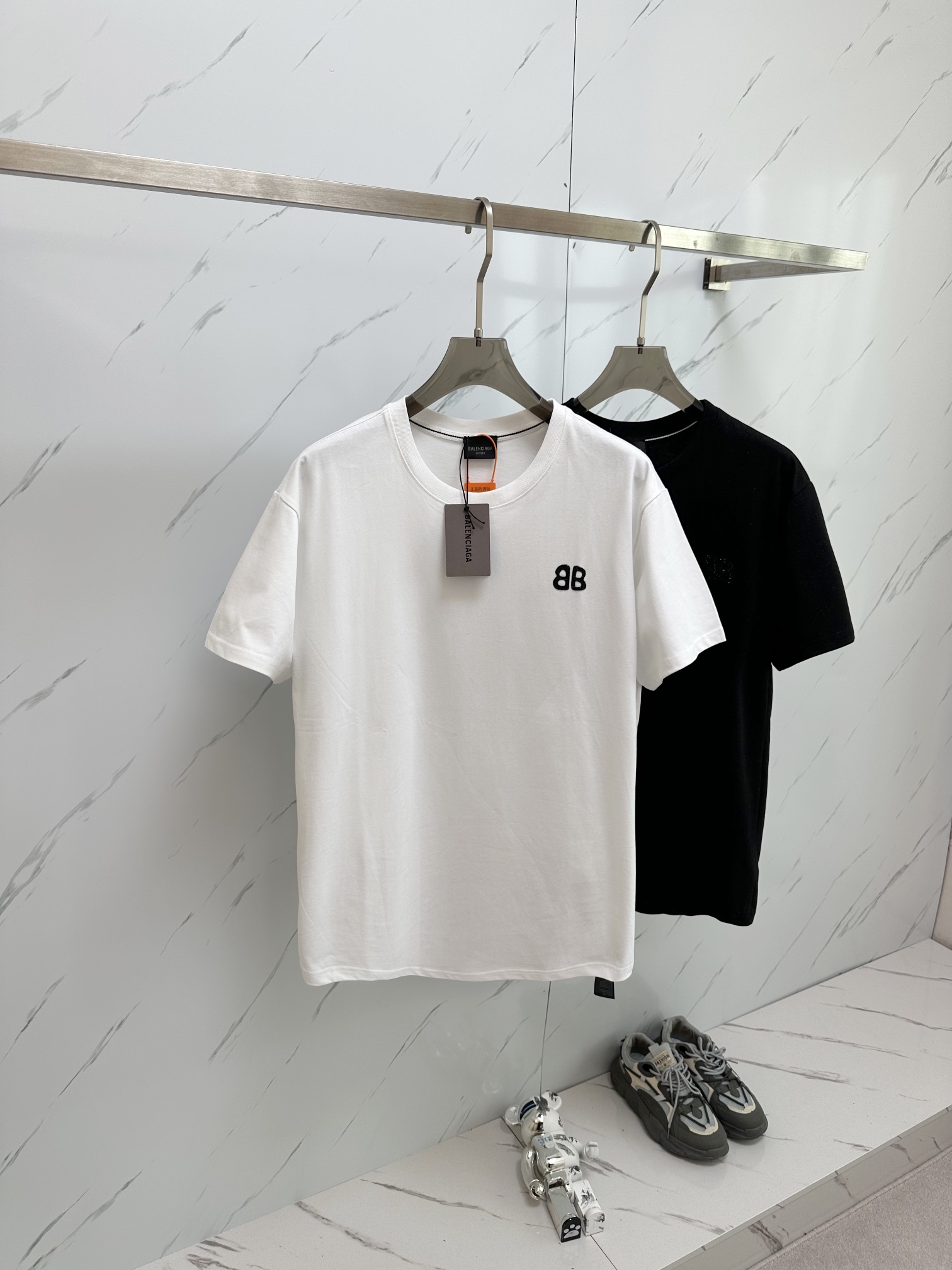 絶対欲しい！2024 バレンシアガ 新作 半袖Tシャツ スーパーコピー