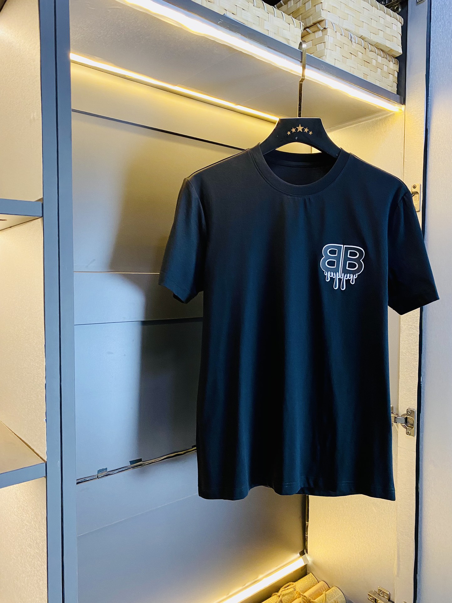 ☆超人気☆ 2024 バレンシアガ 新作 半袖Tシャツ 偽物