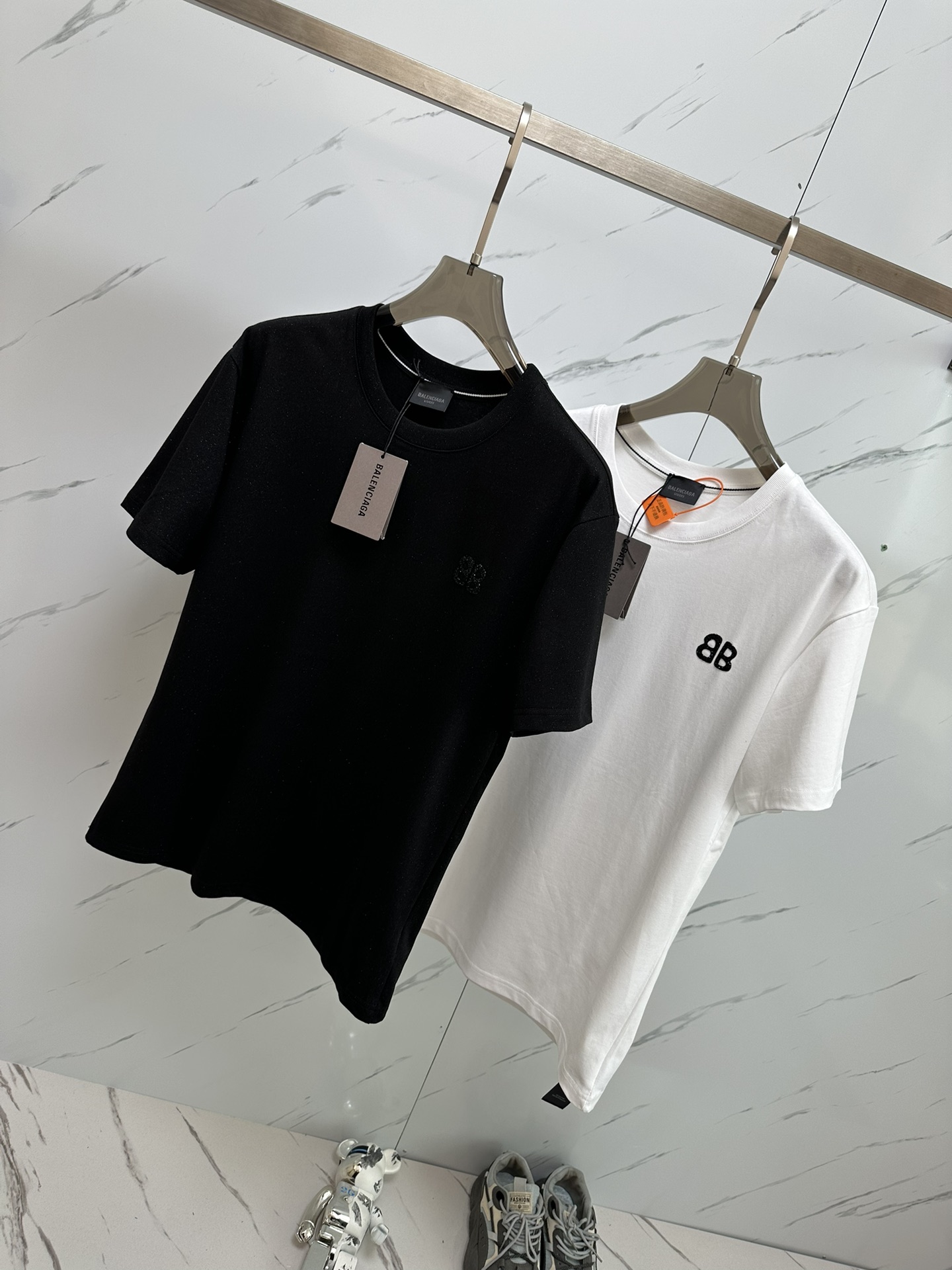 【使い勝手抜群】2024 バレンシアガ 新作 半袖Tシャツ 偽物