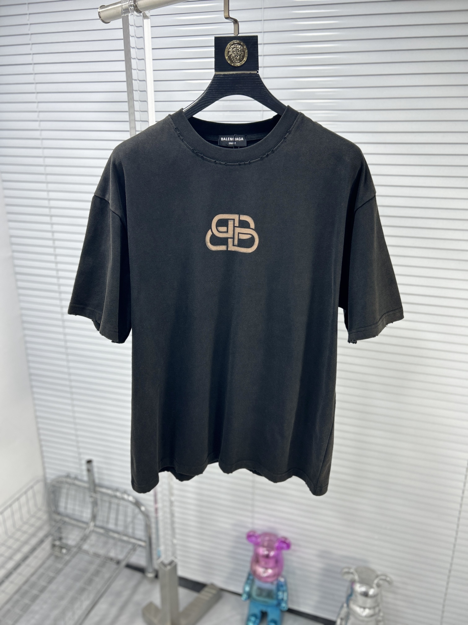 人気No1★ 2024 バレンシアガ 新作 半袖Tシャツ 偽物
