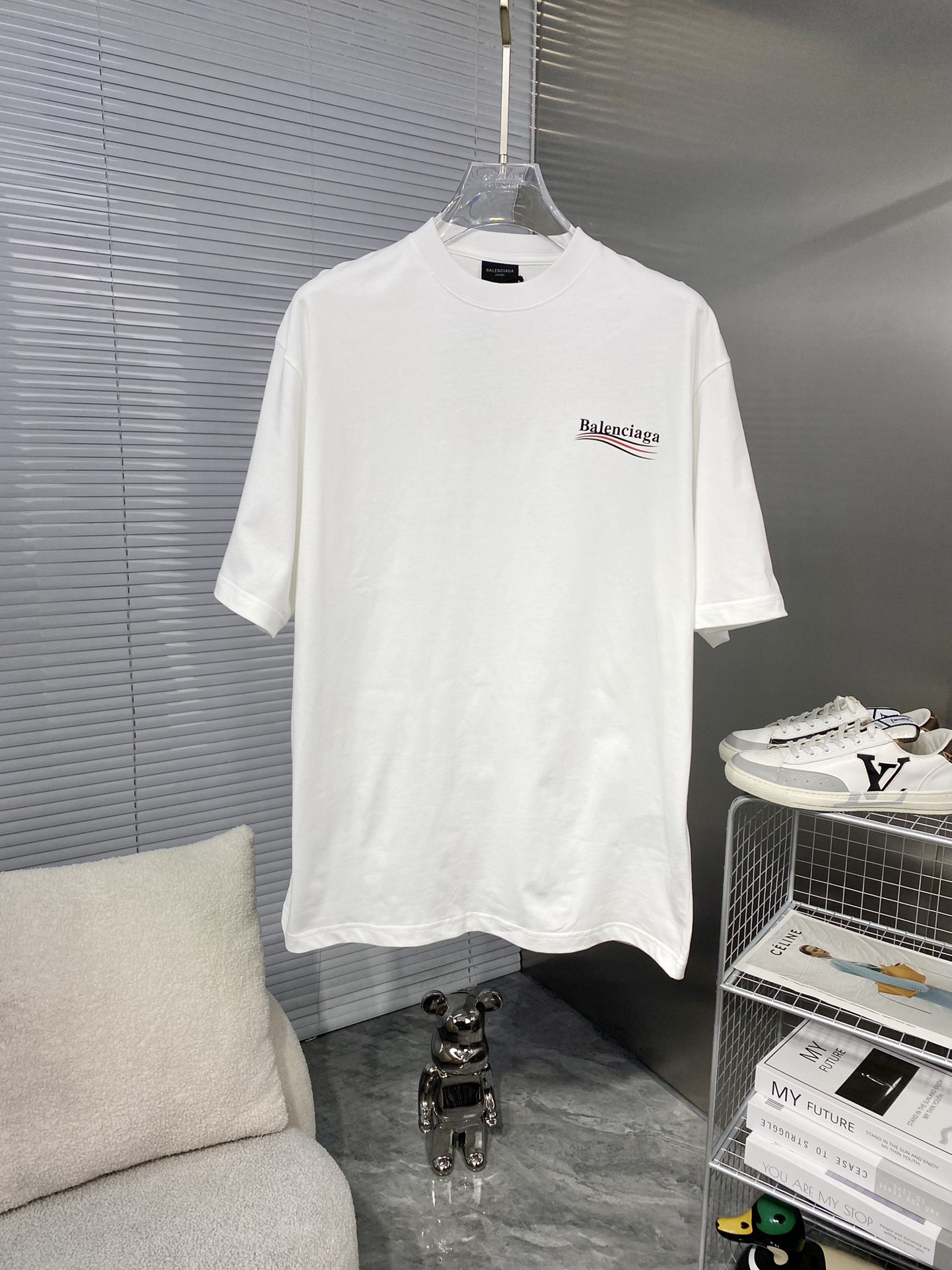 人気爆発☆ 2024 バレンシアガ 新作 半袖Tシャツ 偽物