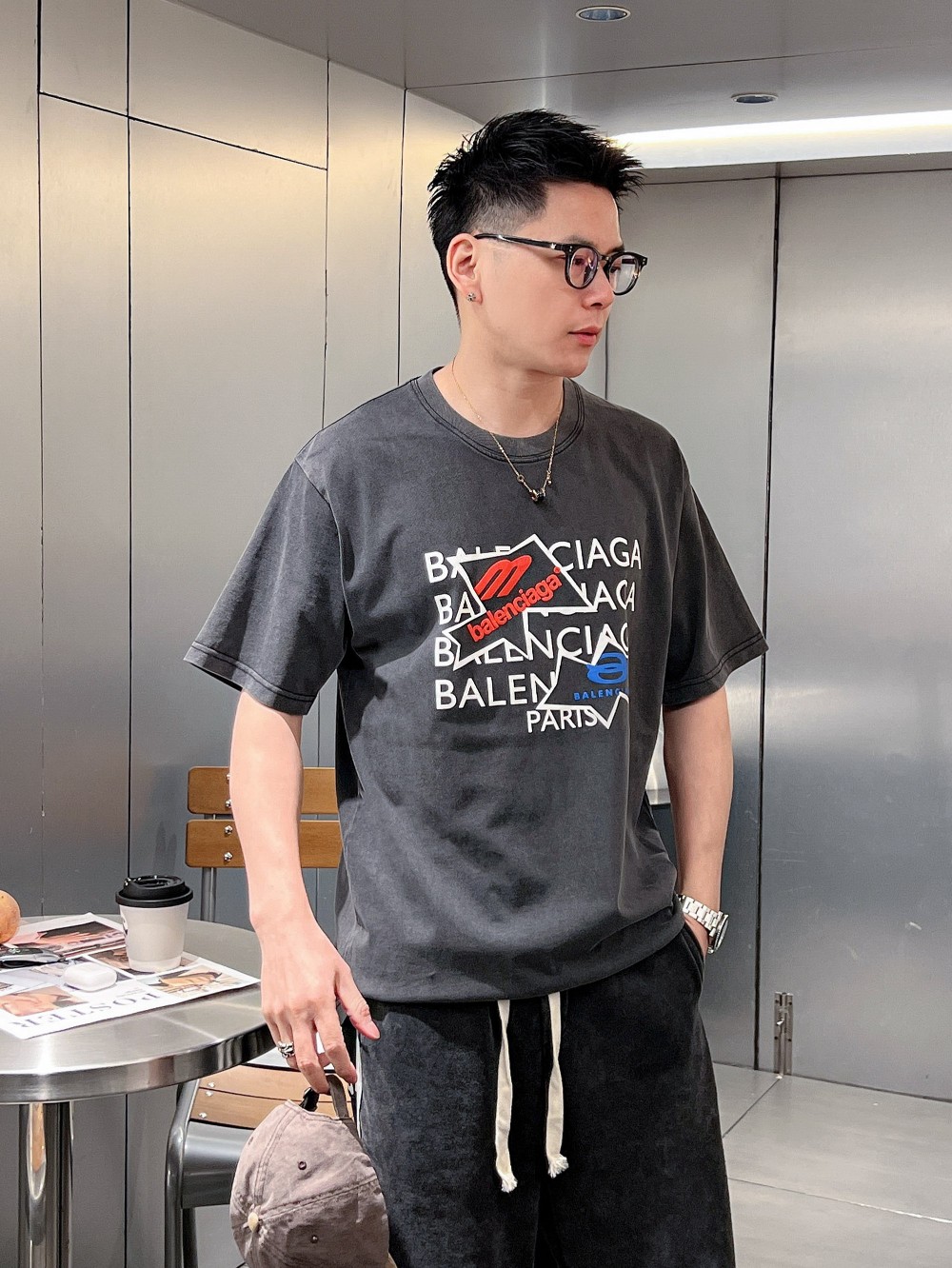 世界中で大人気♪ 2024 バレンシアガ 新作 半袖Tシャツ 偽物