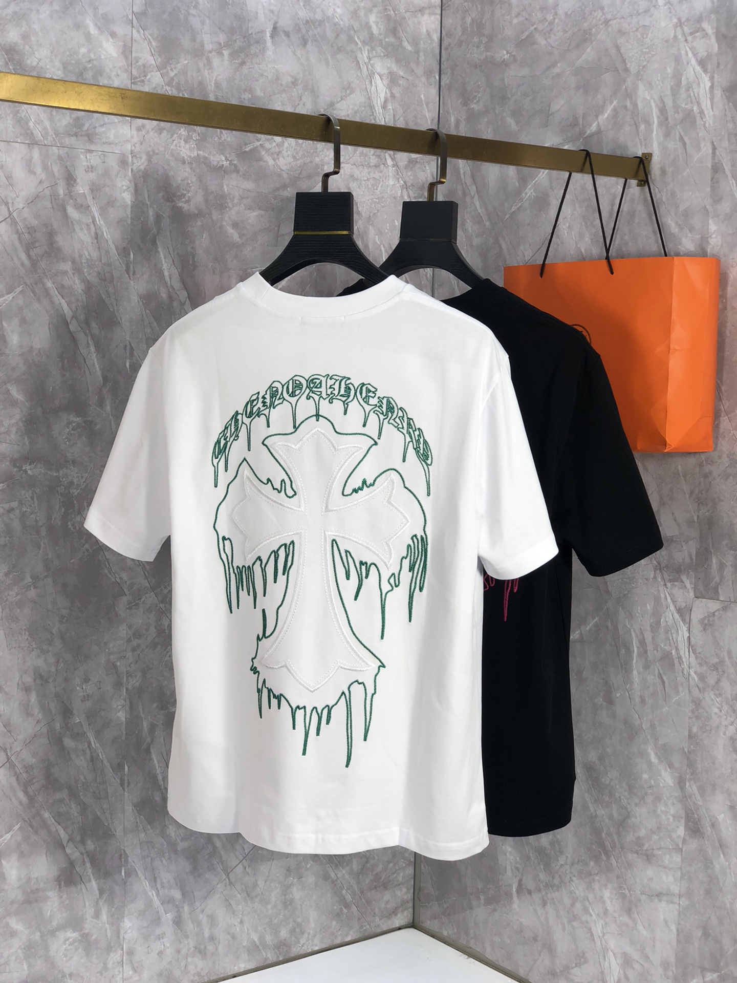世界中で大人気♪ 2024 クロムハーツ 新作 半袖Tシャツ コピー 2色