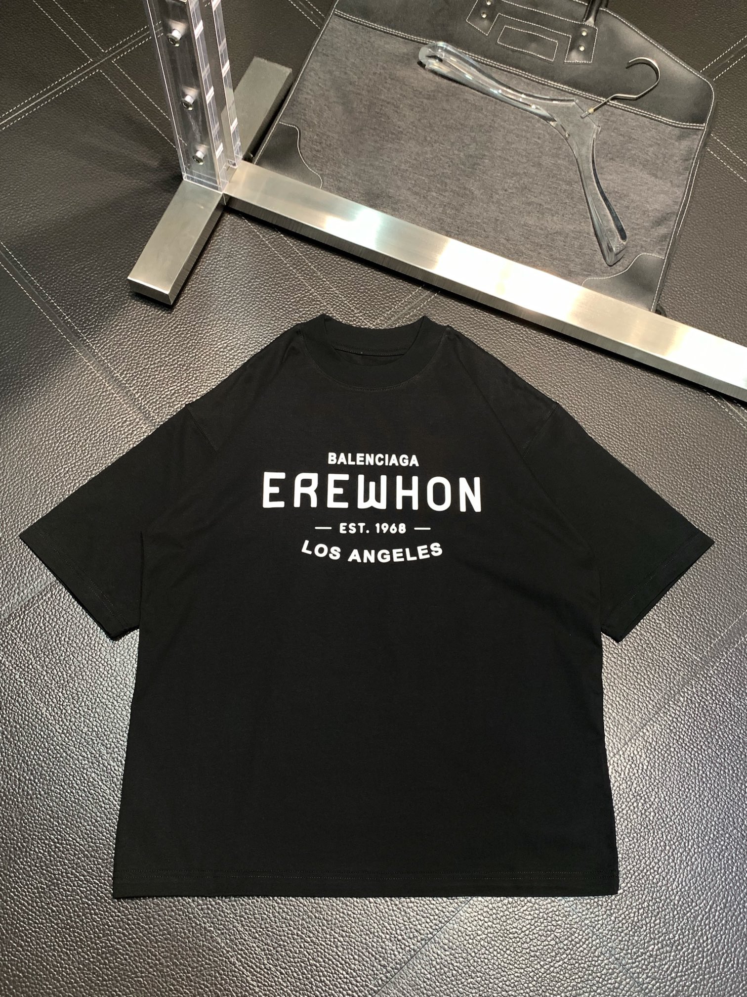 【即発】★ 2024 バレンシアガ 新作 半袖Tシャツ スーパーコピー 2色