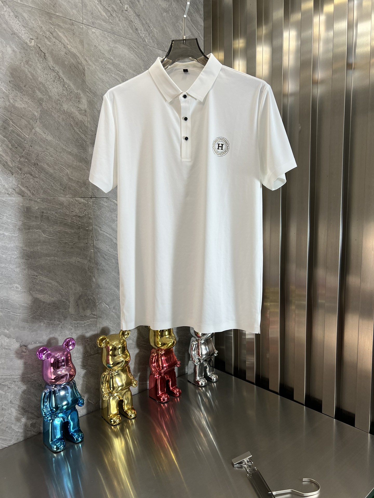注目度抜群！2024 エルメス 新作 半袖Tシャツ 偽物