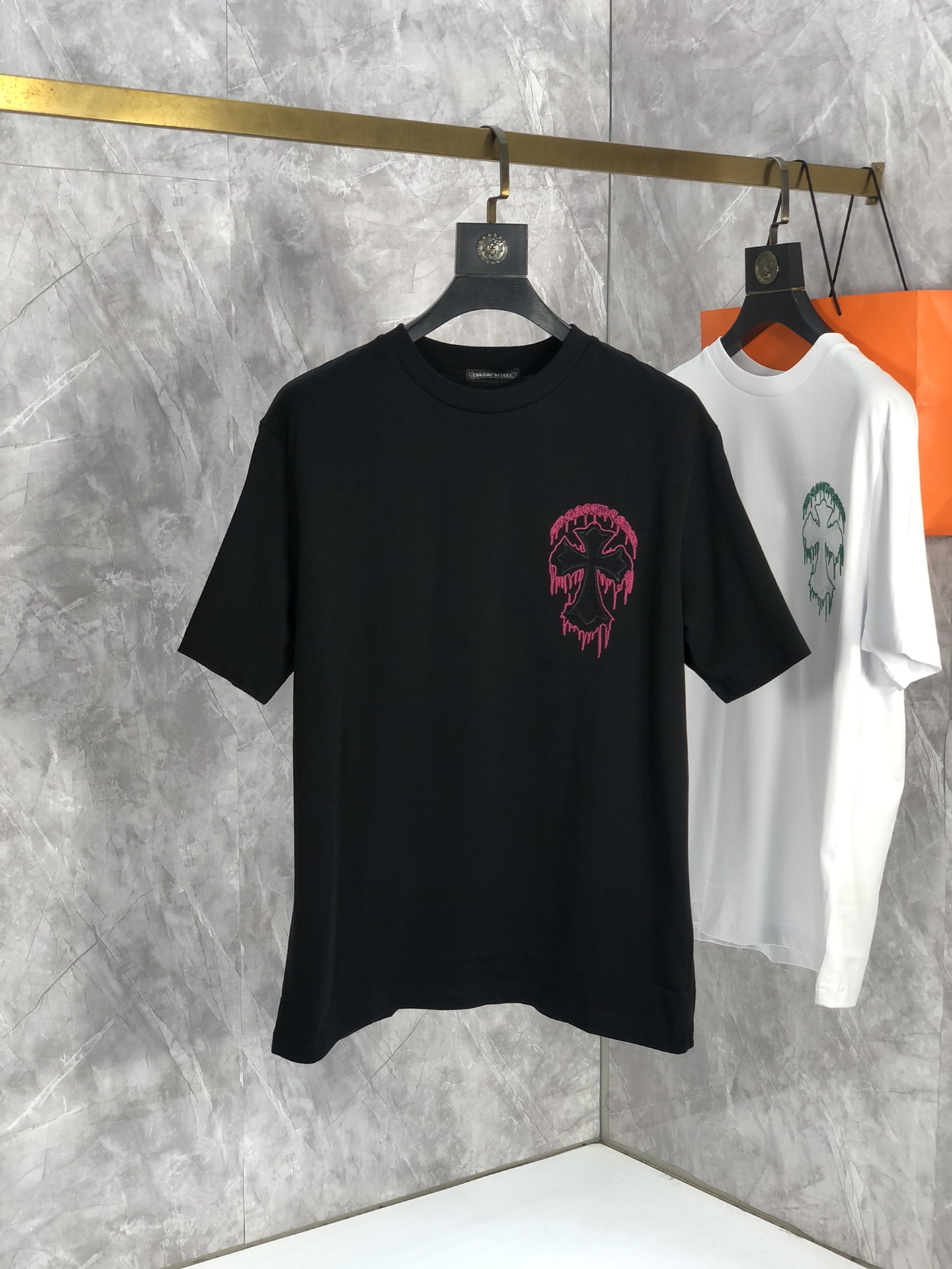 世界中で大人気♪ 2024 クロムハーツ 新作 半袖Tシャツ コピー 2色