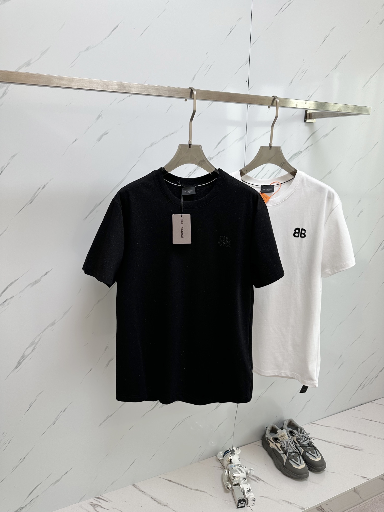 【使い勝手抜群】2024 バレンシアガ 新作 半袖Tシャツ 偽物