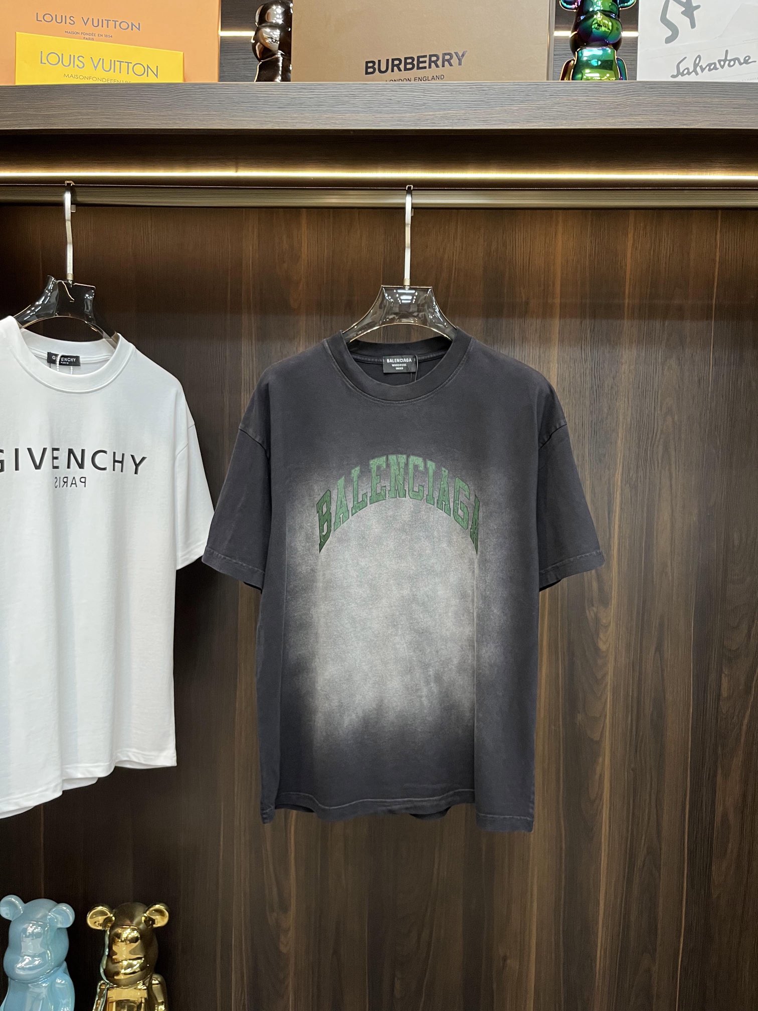 完売必至 2024 バレンシアガ 新作 半袖Tシャツ コピー