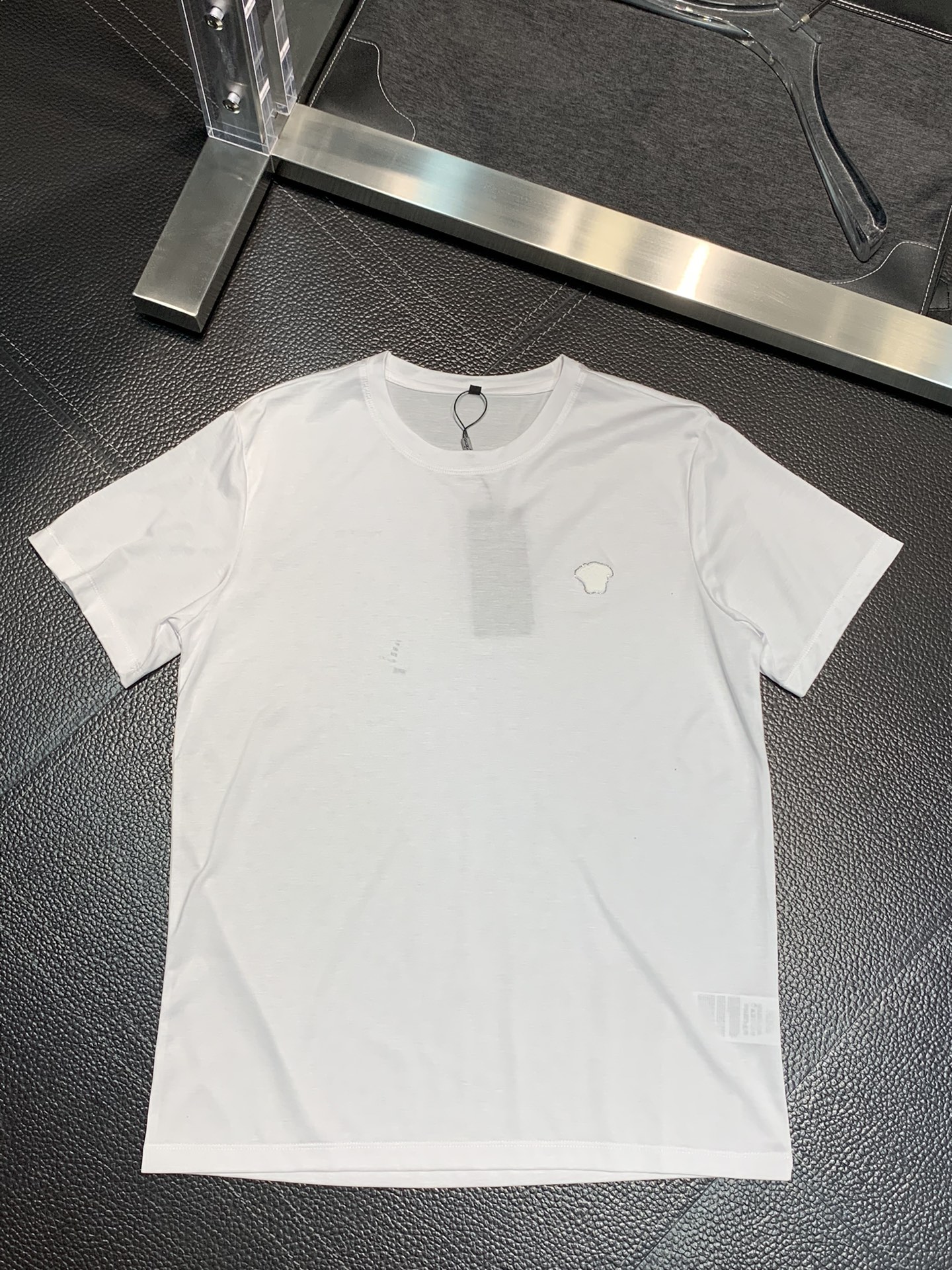 世界中で大人気♪ 2024 ヴェルサーチェ 新作 半袖Tシャツ 偽物 3色