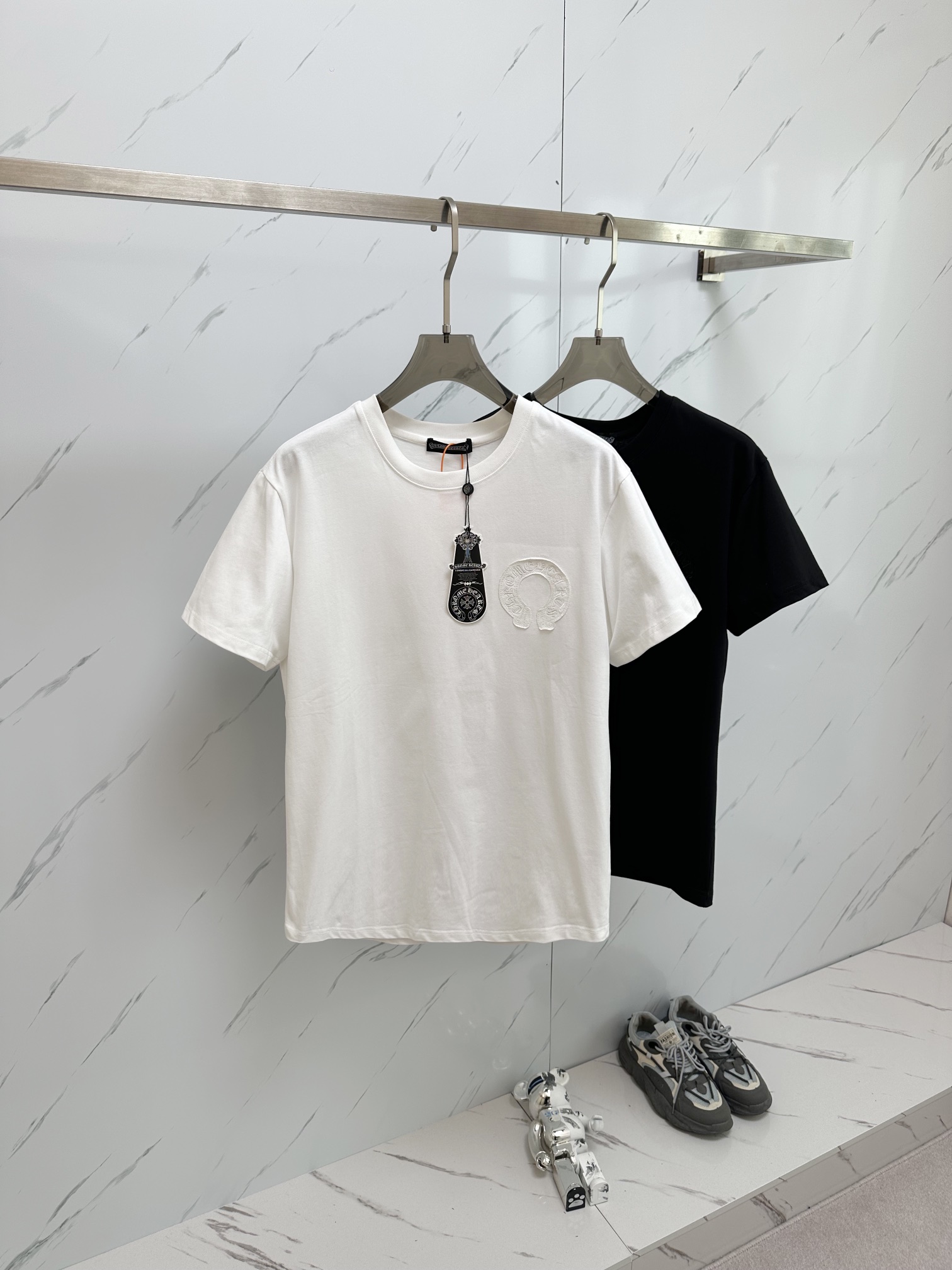 争奪戦 2024 クロムハーツ 新作 半袖Tシャツ 偽物