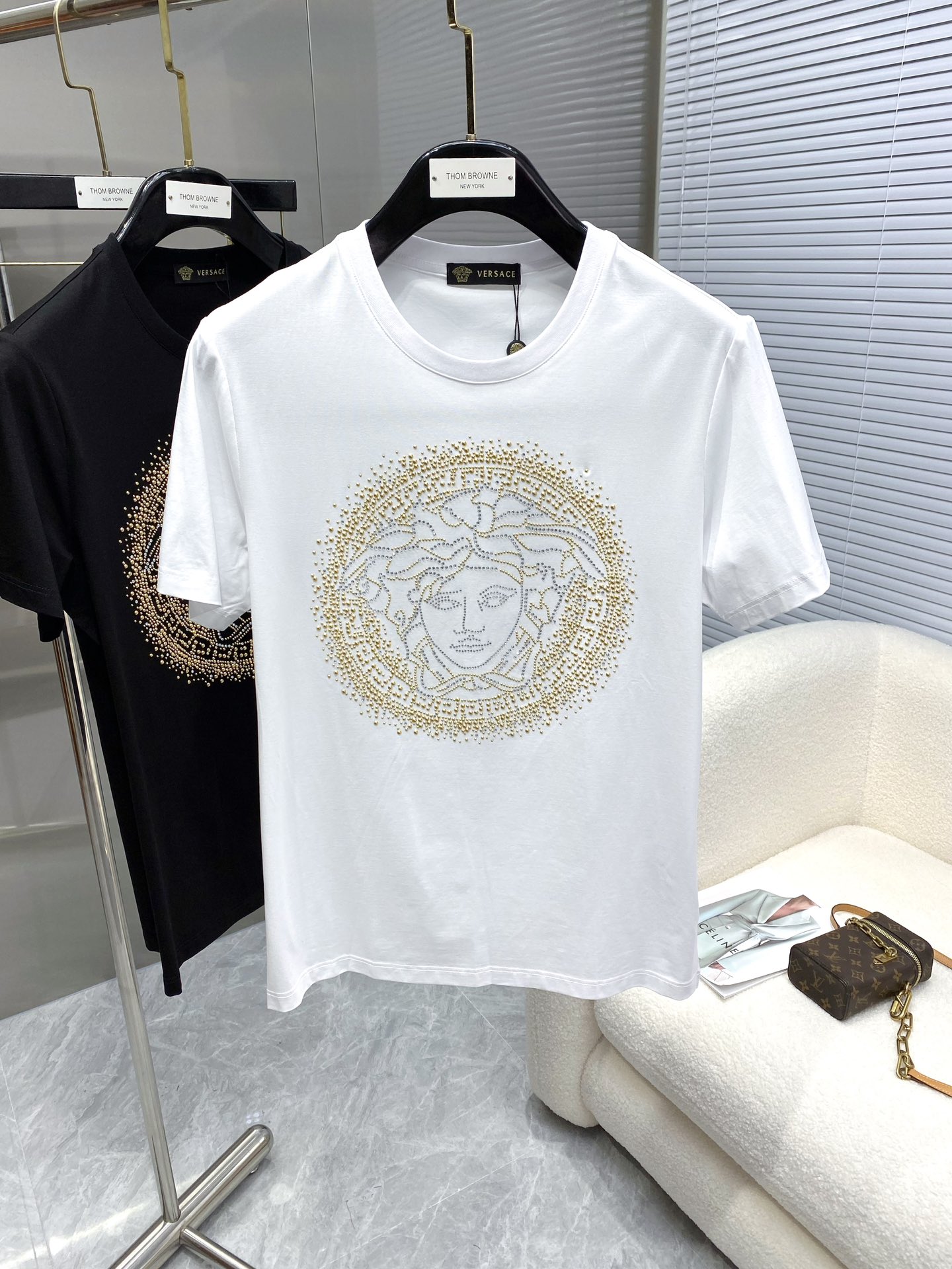 入手困難品！2024 ヴェルサーチェ 新作 半袖Tシャツ スーパーコピー