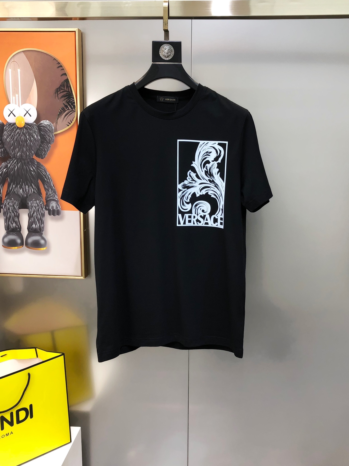 すぐ届く 2024 ヴェルサーチェ 新作 半袖Tシャツ スーパーコピー 2色