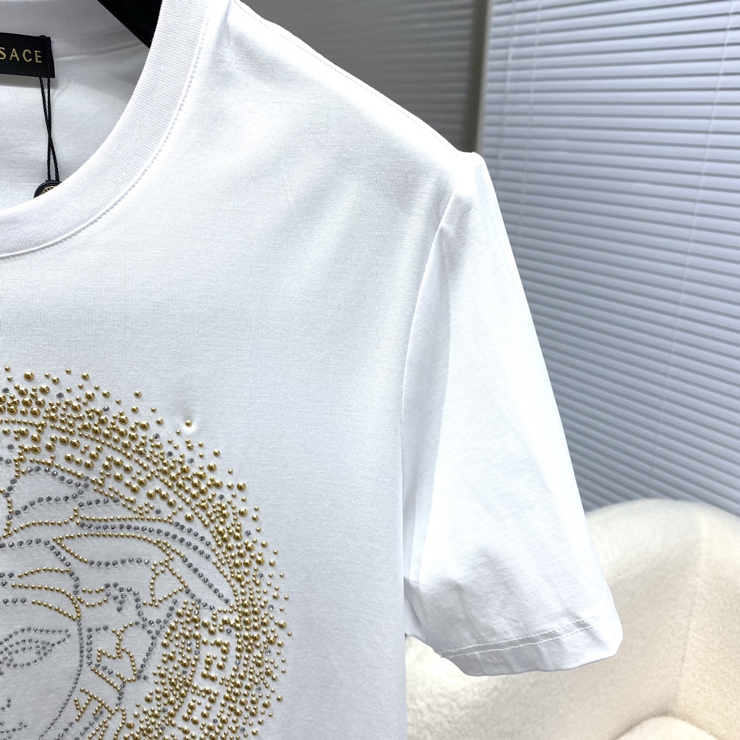 入手困難品！2024 ヴェルサーチェ 新作 半袖Tシャツ スーパーコピー