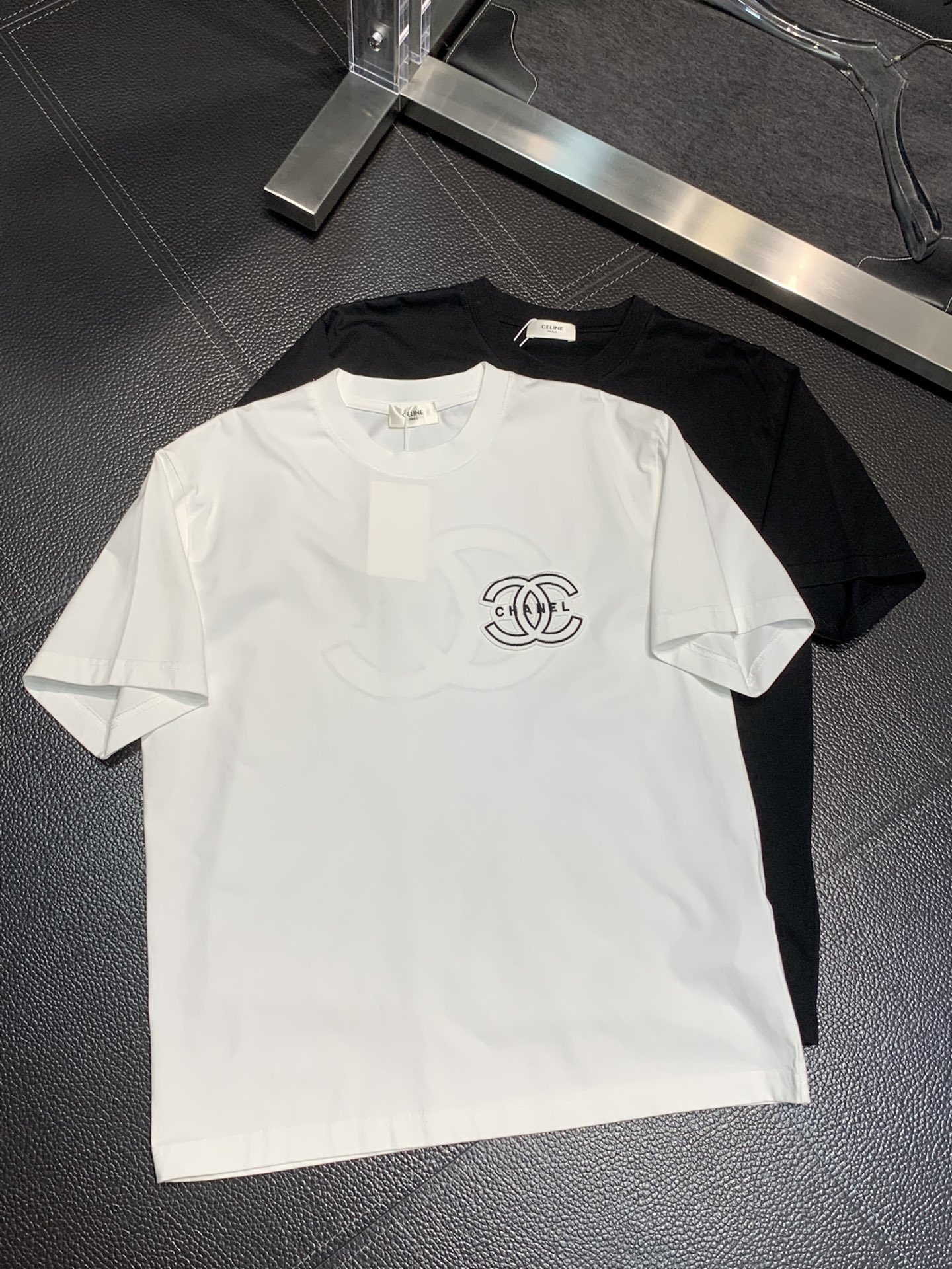 完売前に！2024 シャネル 新作 半袖Tシャツ スーパーコピー 2色