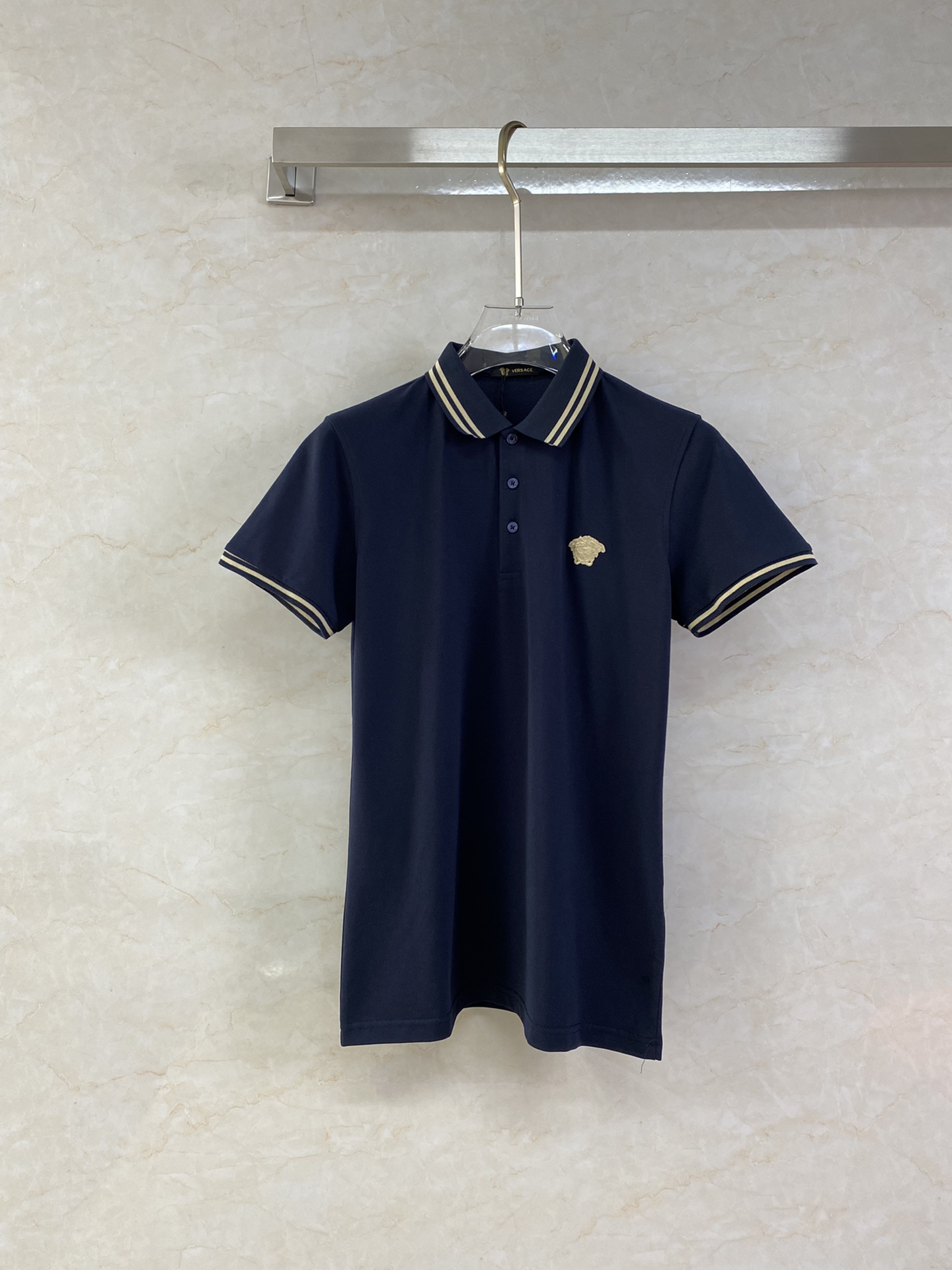 希少♪限定 2024 ヴェルサーチェ 新作 半袖Tシャツ 偽物 3色