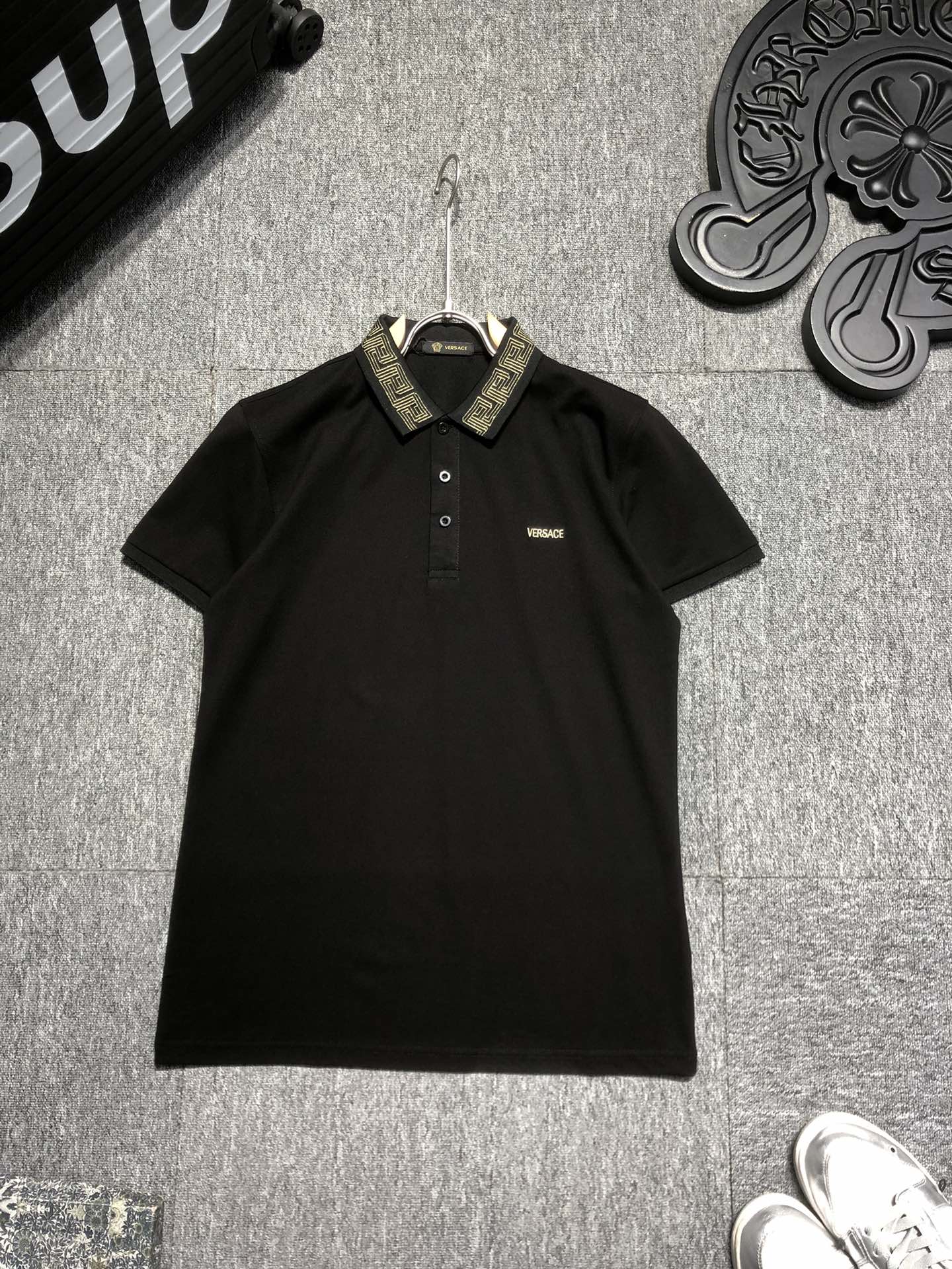 激安価格！2024 ヴェルサーチェ 新作 半袖Tシャツ 偽物 3色