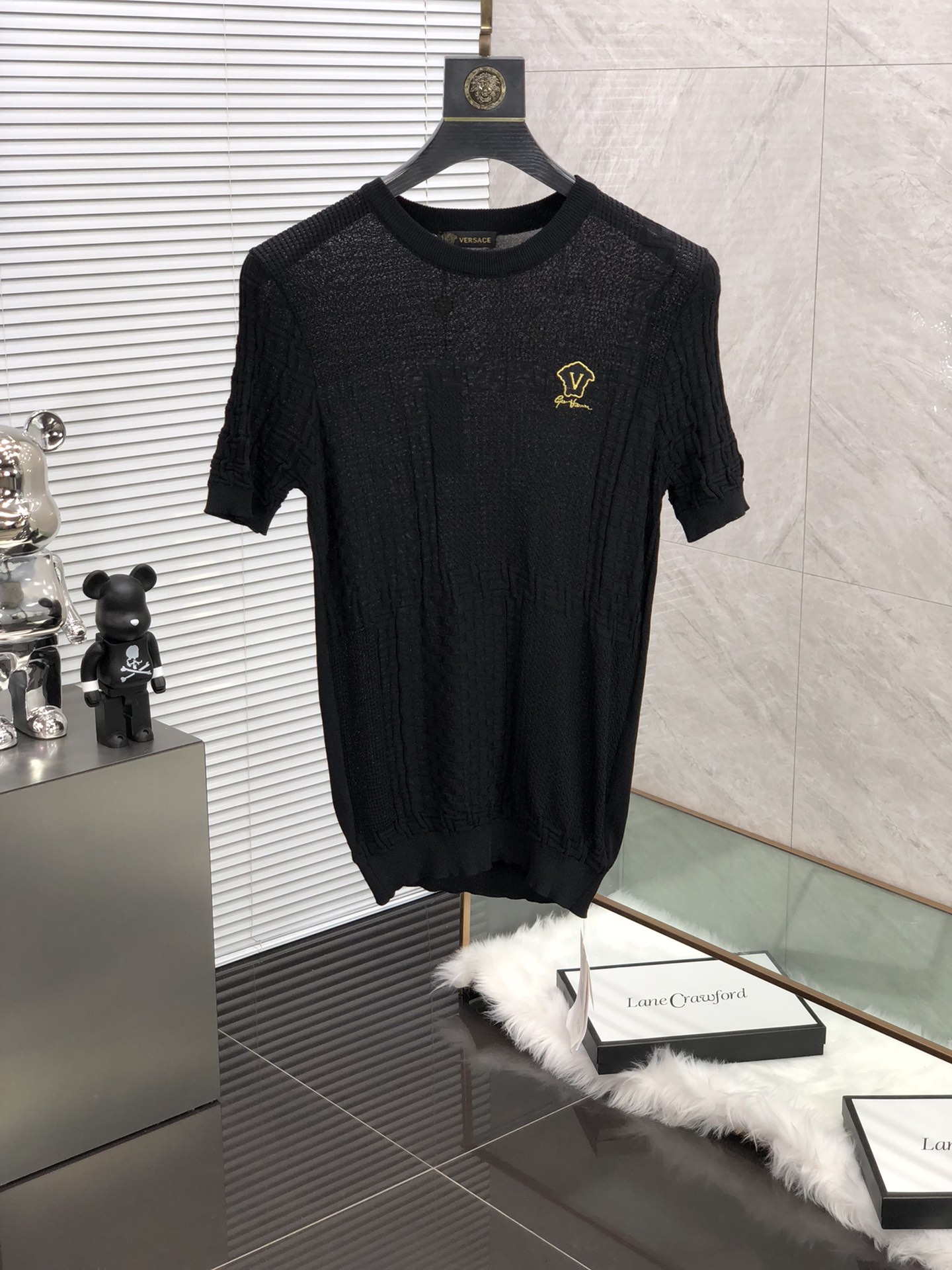 目を惹くカラー 2024 ヴェルサーチェ 新作 半袖Tシャツ スーパーコピー 3色