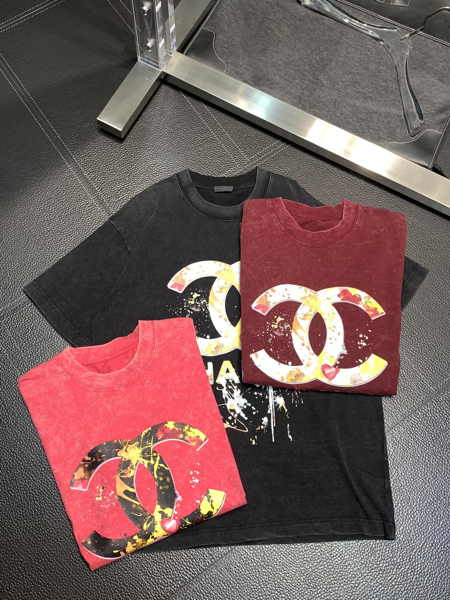 お洒落 2024 シャネル 新作 半袖Tシャツ 偽物