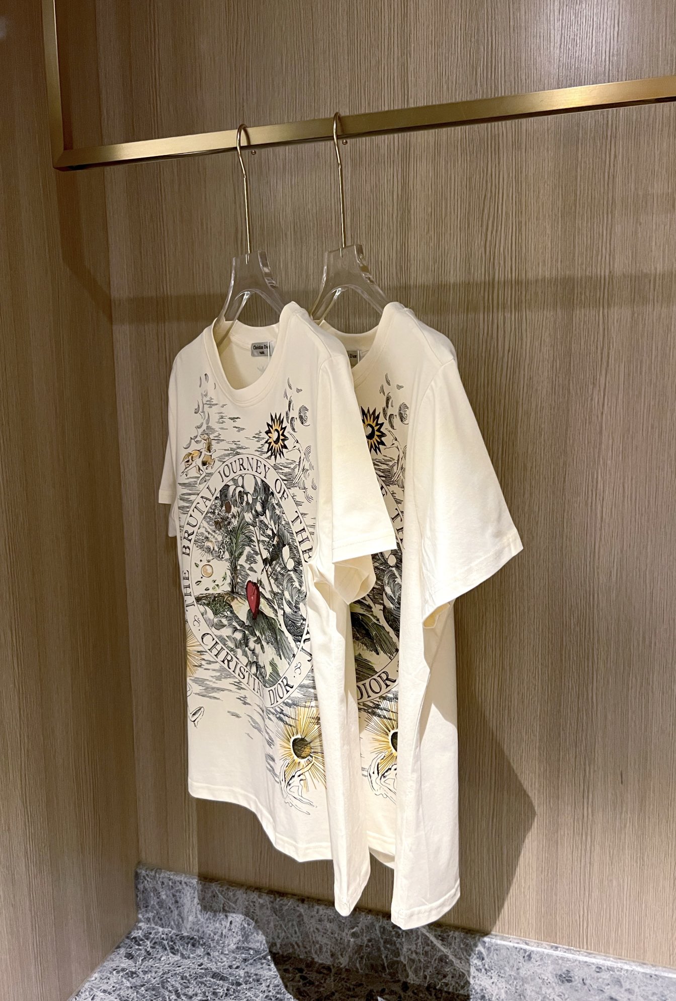激安価格！2024 ディオール 新作 半袖Tシャツ スーパーコピー