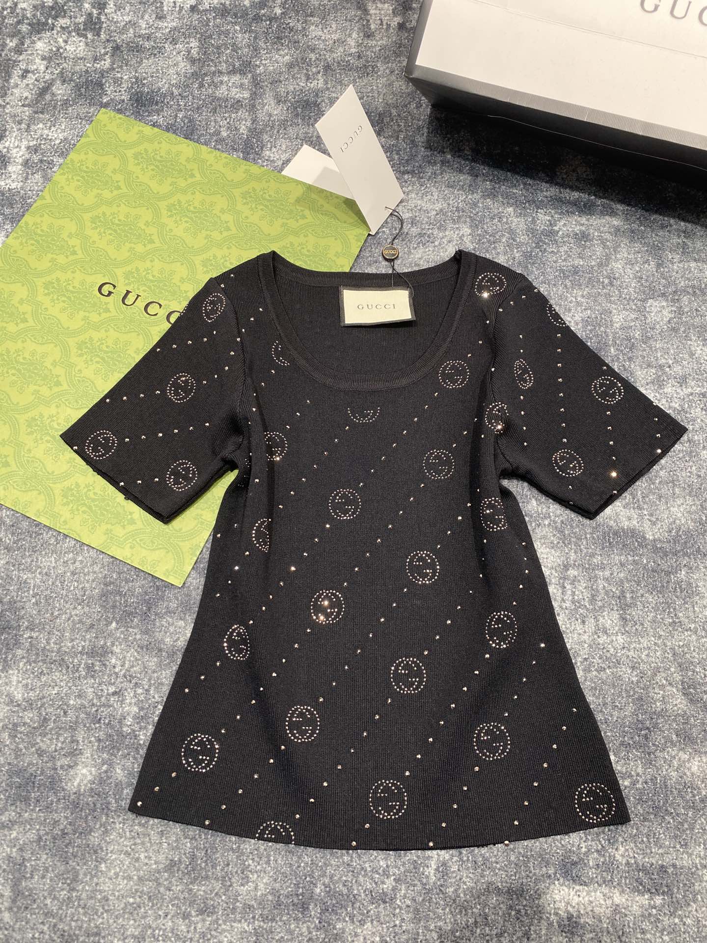 目を惹くカラー 2024 グッチ 新作 半袖Tシャツ スーパーコピー