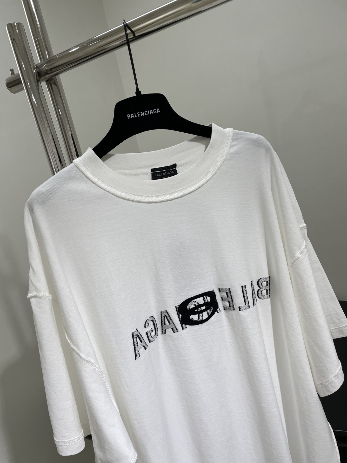 高品質 2024 バレンシアガ 新作 半袖Tシャツ 偽物