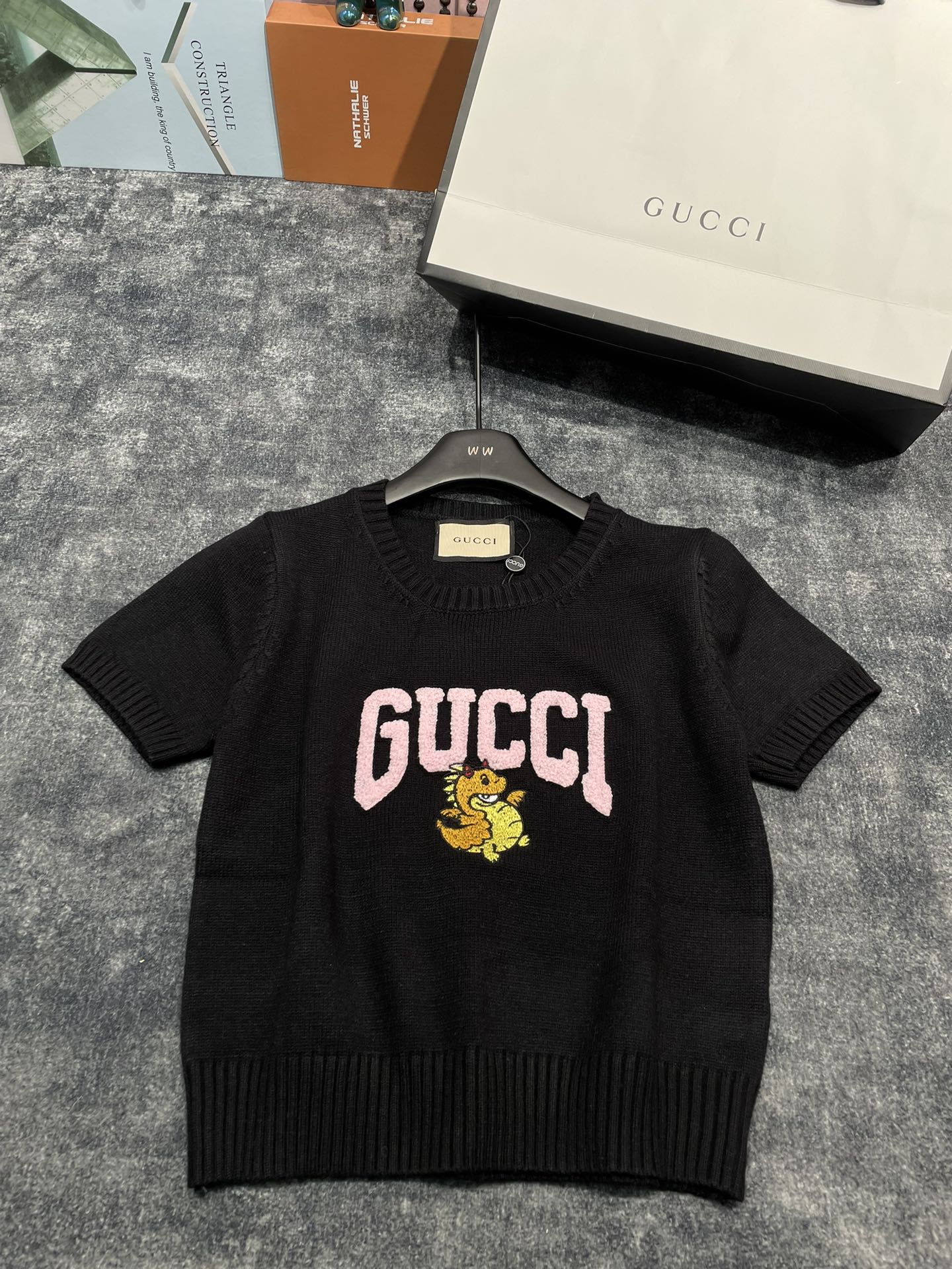 入手困難品！2024 グッチ 新作 半袖Tシャツ 偽物