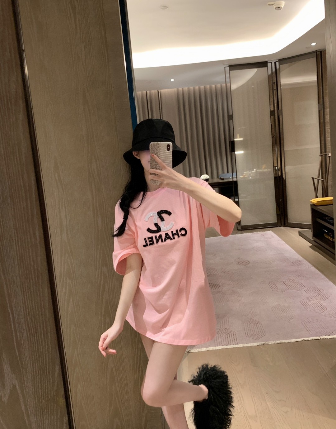 目を惹くカラー 2024 シャネル 新作 半袖Tシャツ スーパーコピー