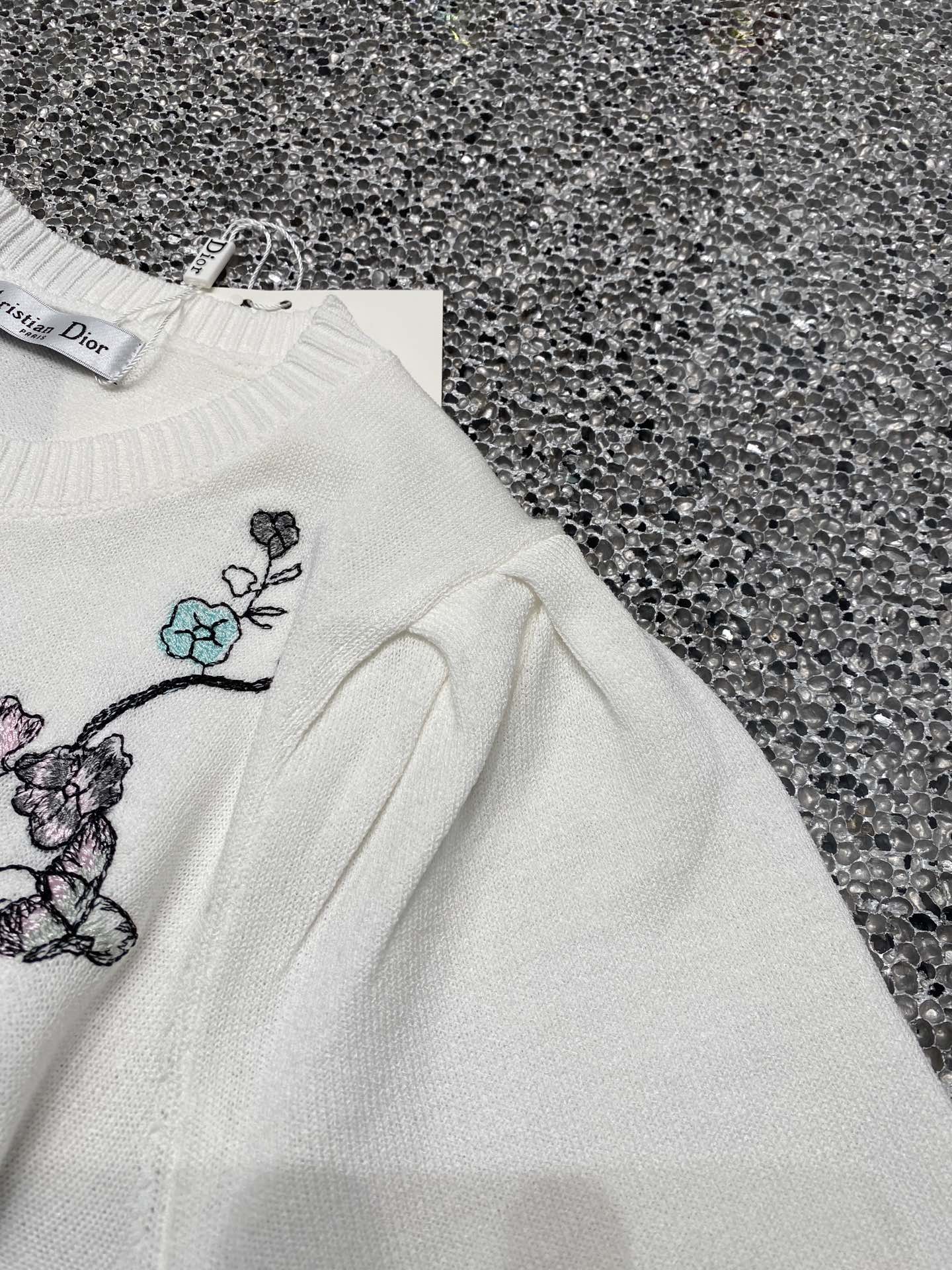 激安価格！2024 ディオール 新作 半袖Tシャツ スーパーコピー 2色