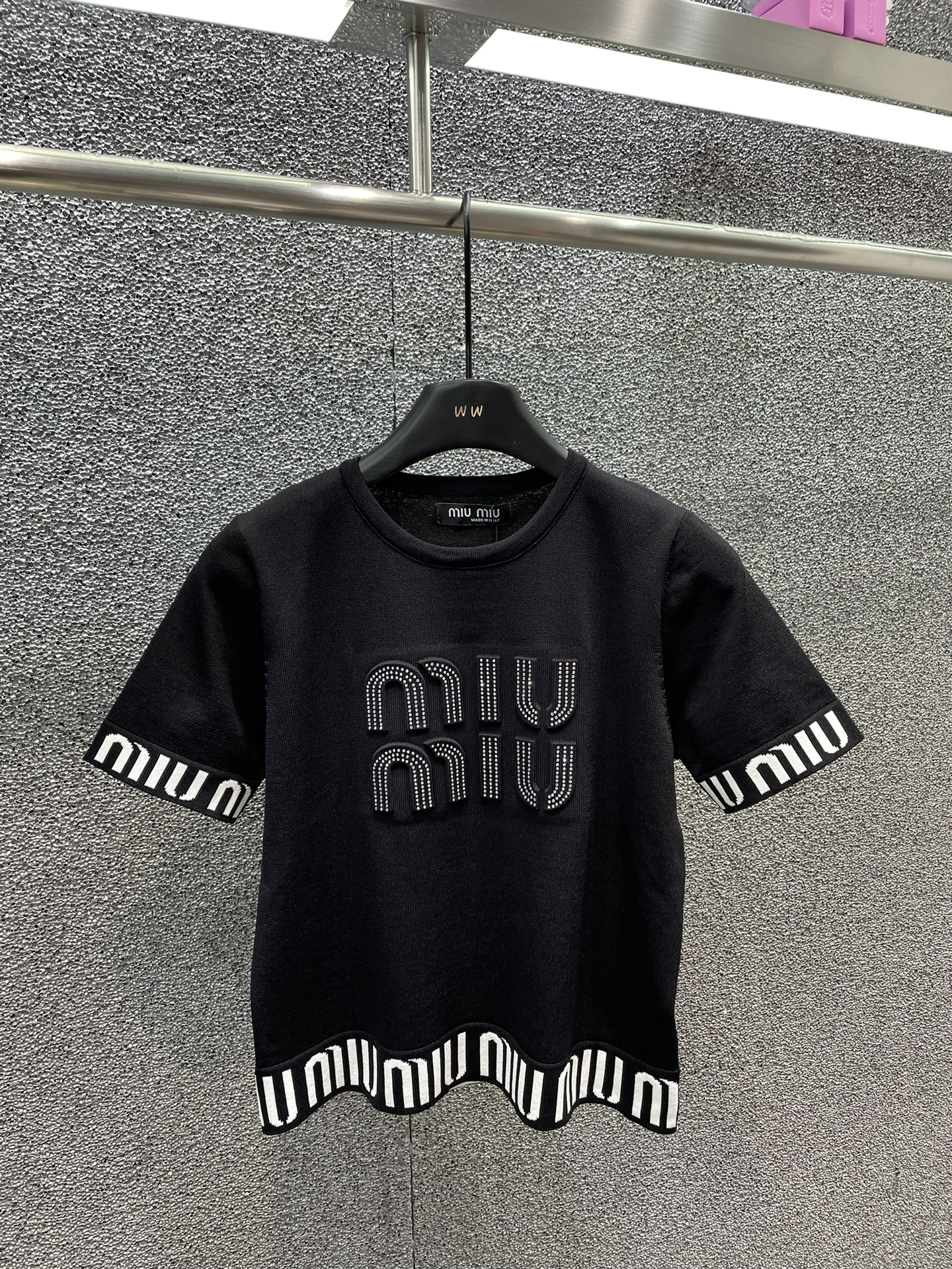 お洒落 2024 ミュウミュウ 新作 半袖Tシャツ 偽物 2色