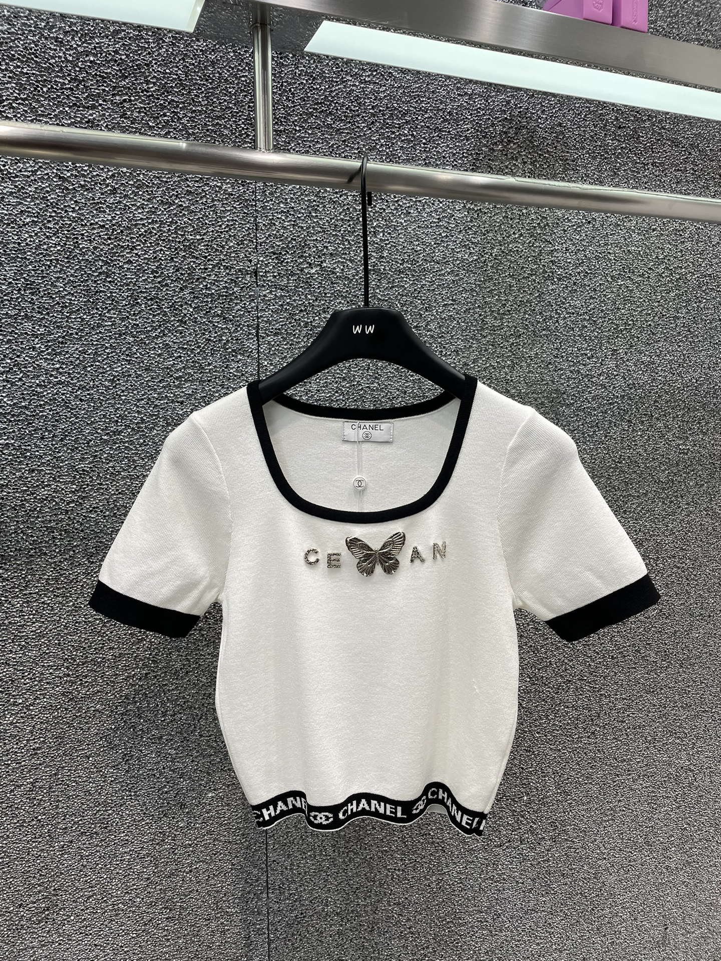 入手困難品！2024 シャネル 新作 半袖Tシャツ 偽物 2色