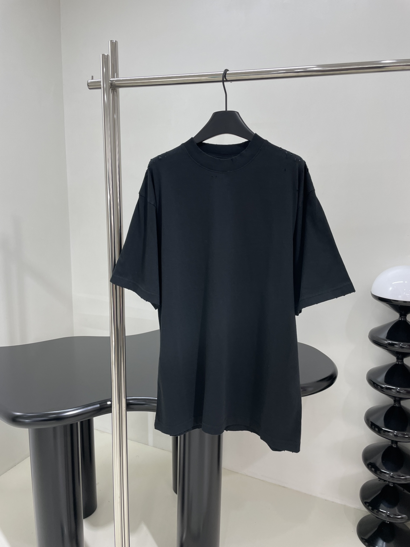 使い勝手良 2024 バレンシアガ 新作 半袖Tシャツ 偽物