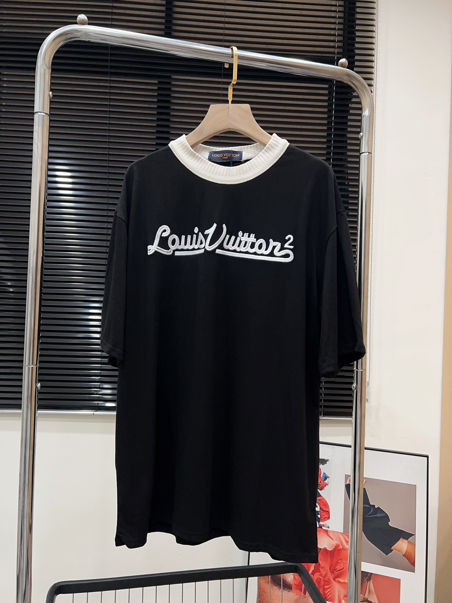 完売必至 2024 ルイヴィトン 新作 半袖Tシャツ スーパーコピー 2色