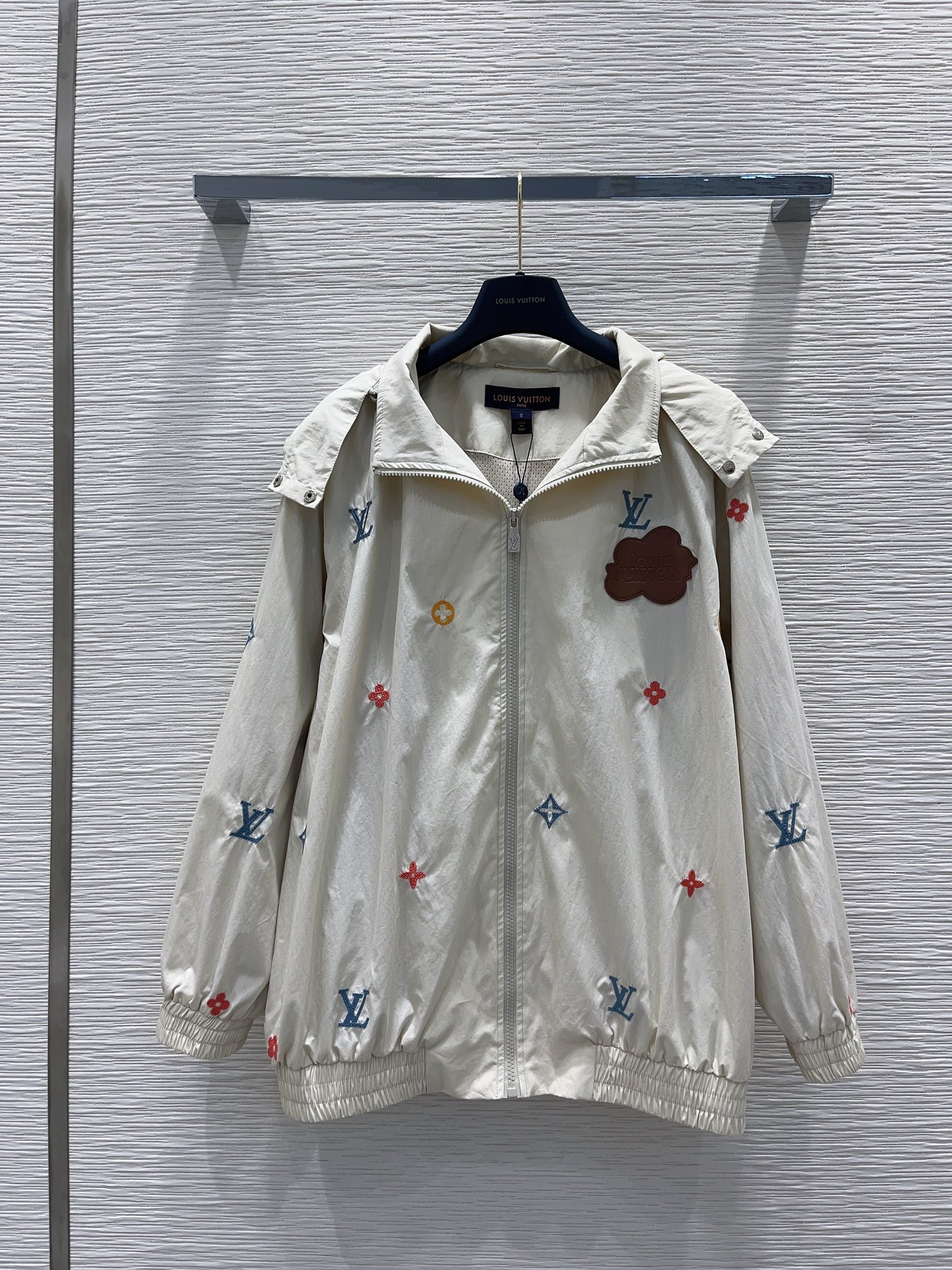 注目度抜群！2024 ルイヴィトン 新作 日焼け止め服 コピー