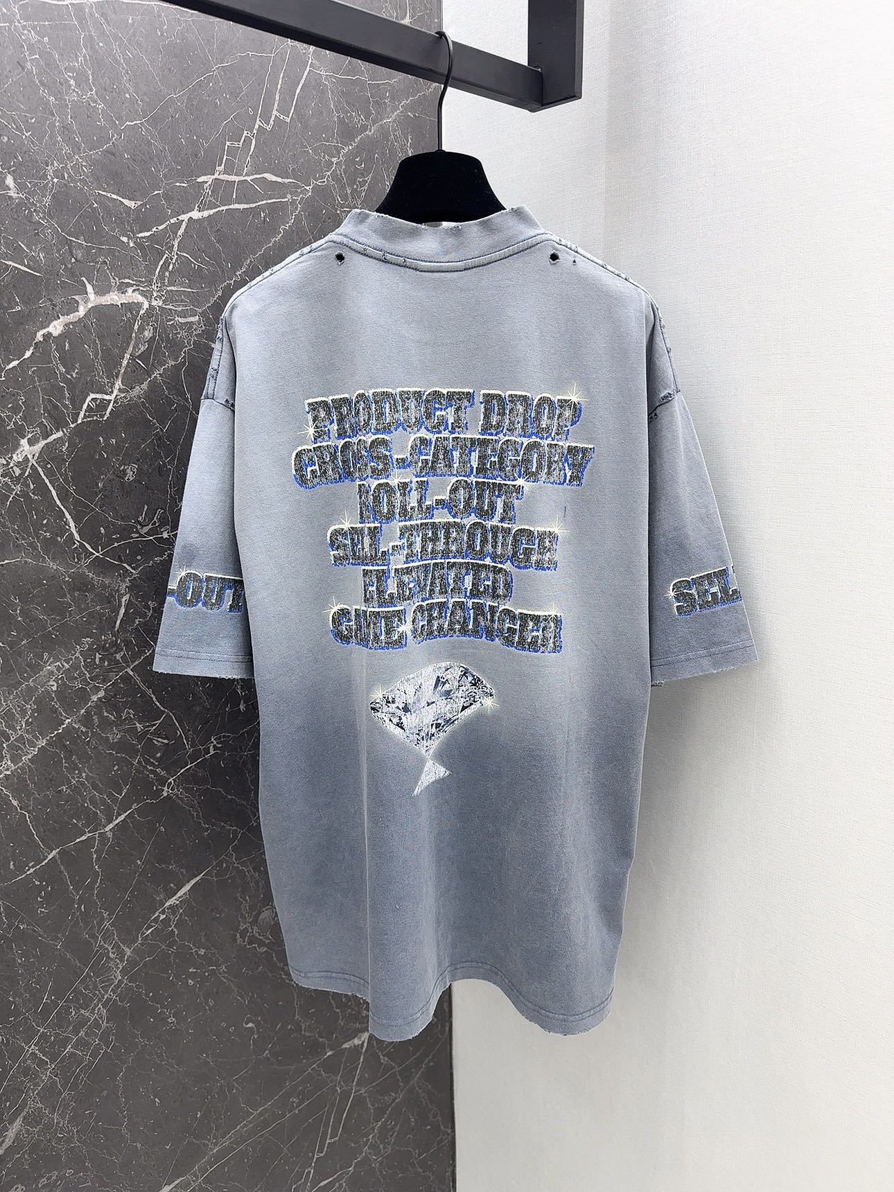 累積売上総額第１位！2024 バレンシアガ 新作 半袖Tシャツ 偽物