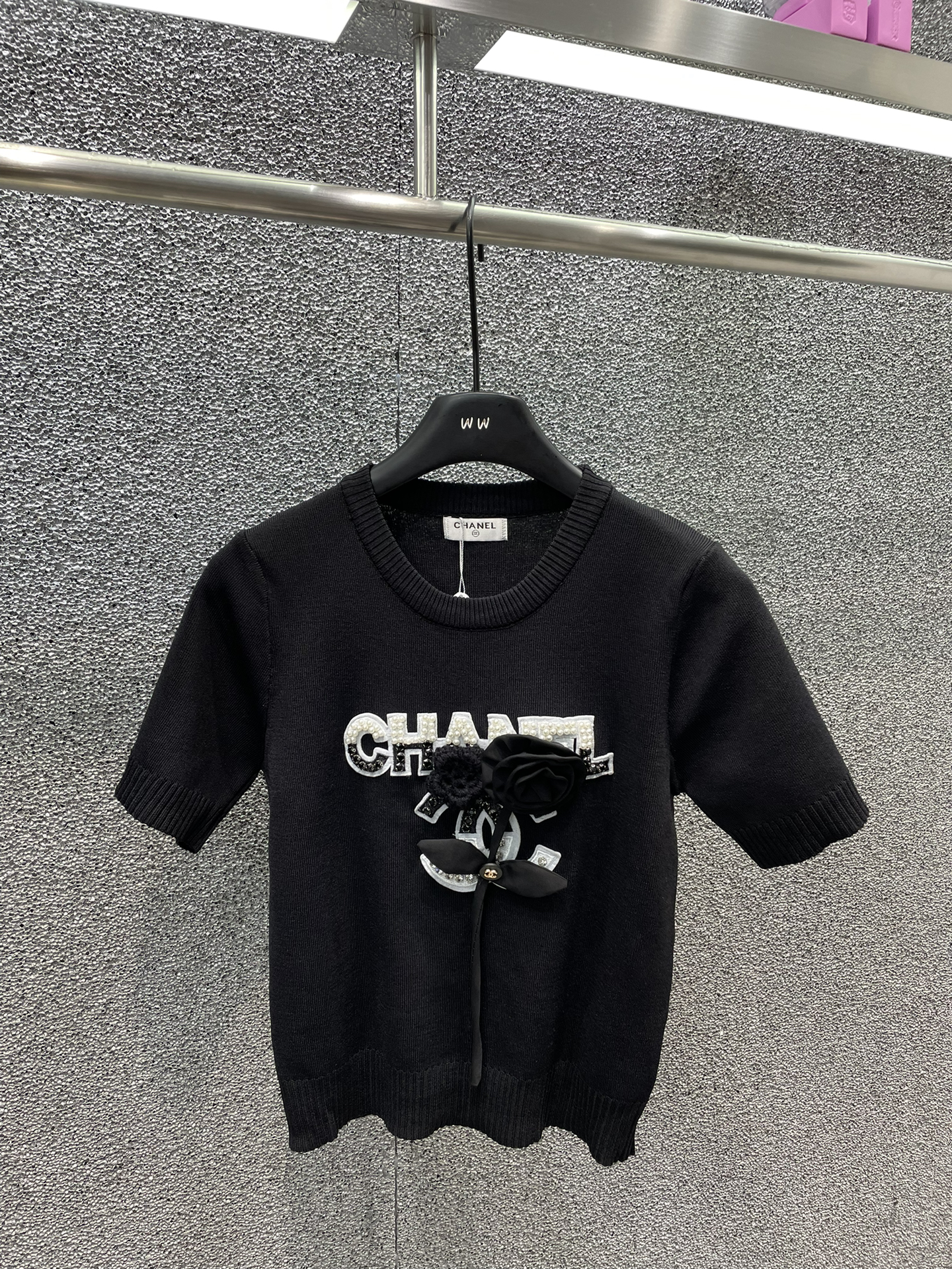 人気急上昇 2024 シャネル 新作 半袖Tシャツ スーパーコピー 3色