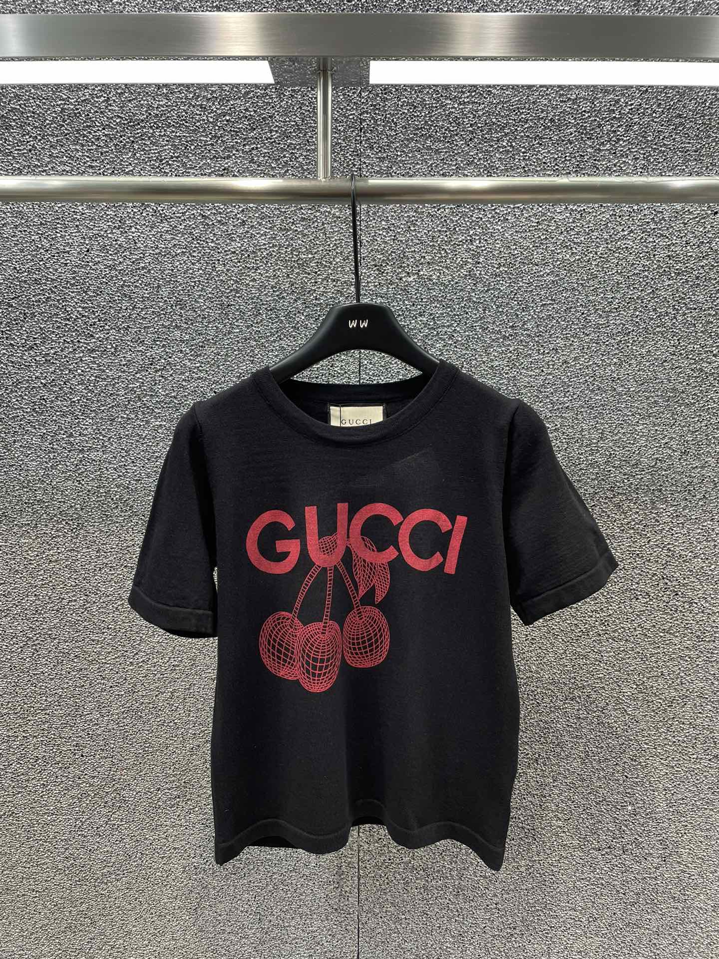 超希少！2024 グッチ 新作 半袖Tシャツ スーパーコピー 2色