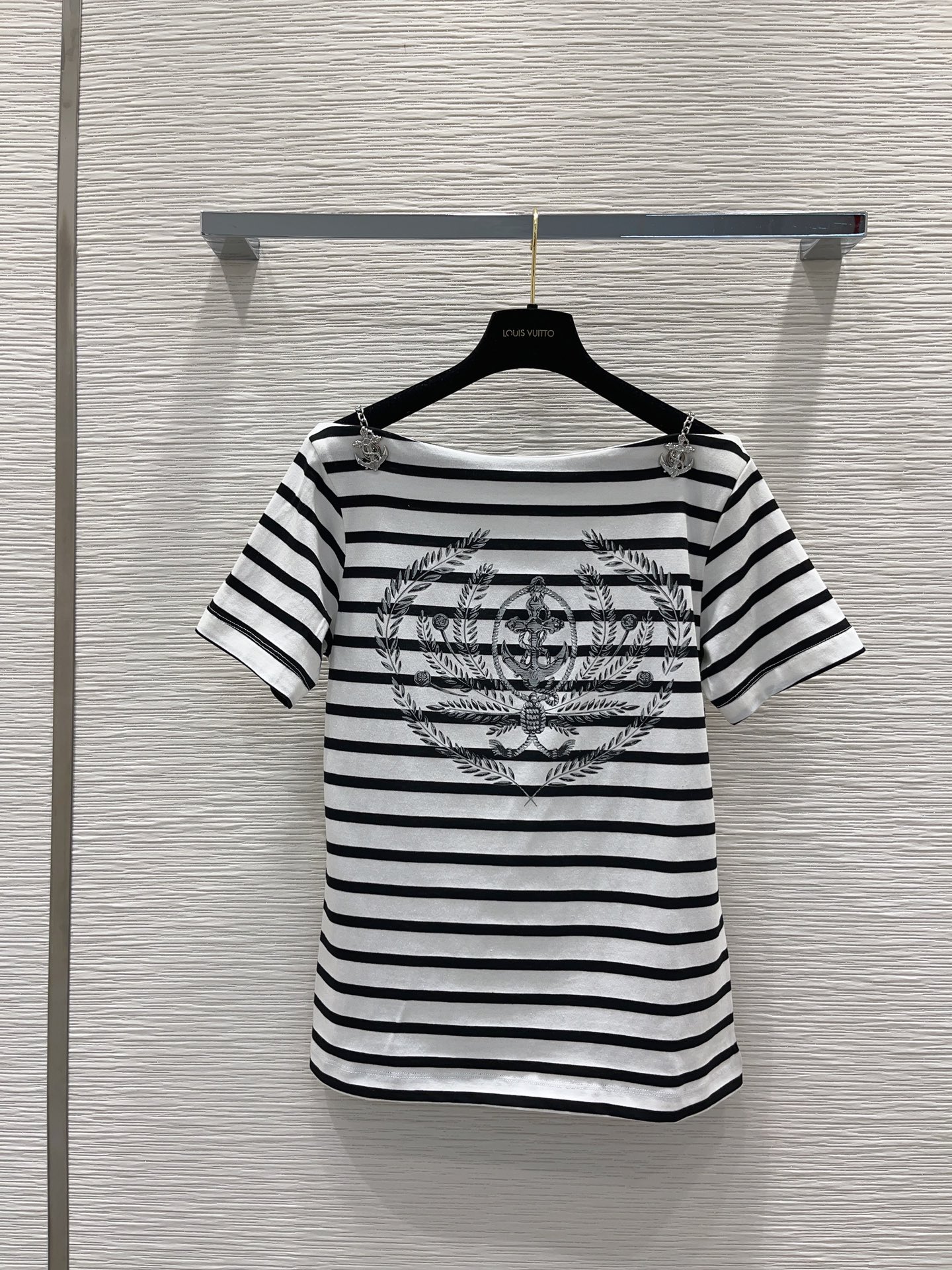 争奪戦 2024 ルイヴィトン 新作 半袖Tシャツ 偽物