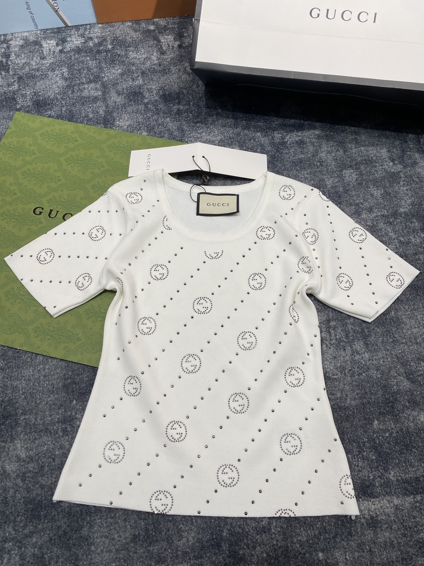【限定カラー】2024 グッチ 新作 半袖Tシャツ コピー