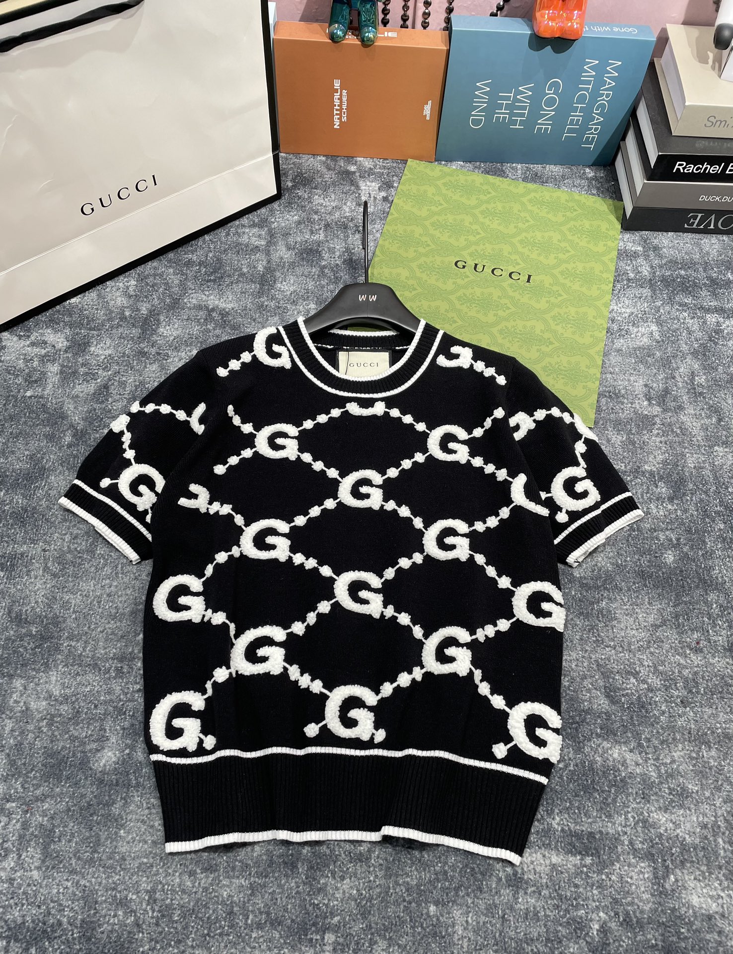 すぐ届く 2024 グッチ 新作 半袖Tシャツ 偽物