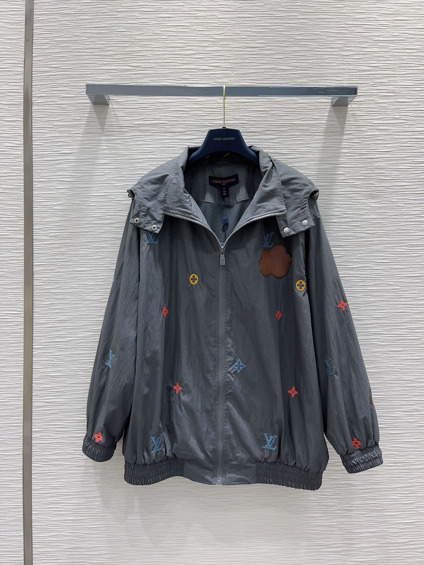 使い勝手良 2024 ルイヴィトン 新作 日焼け止め服 偽物