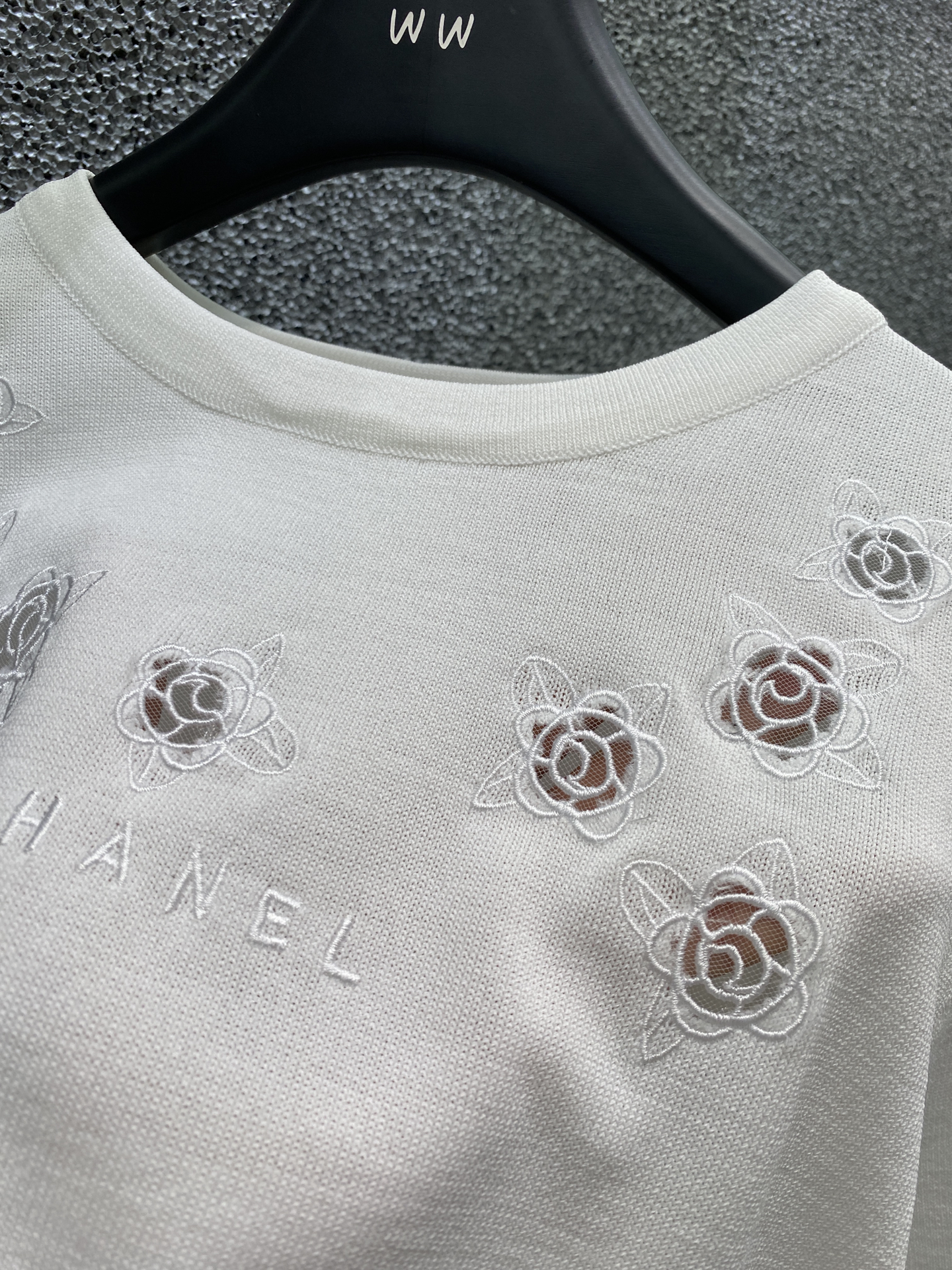 使い勝手良し 2024 シャネル 新作 半袖Tシャツ 偽物 2色