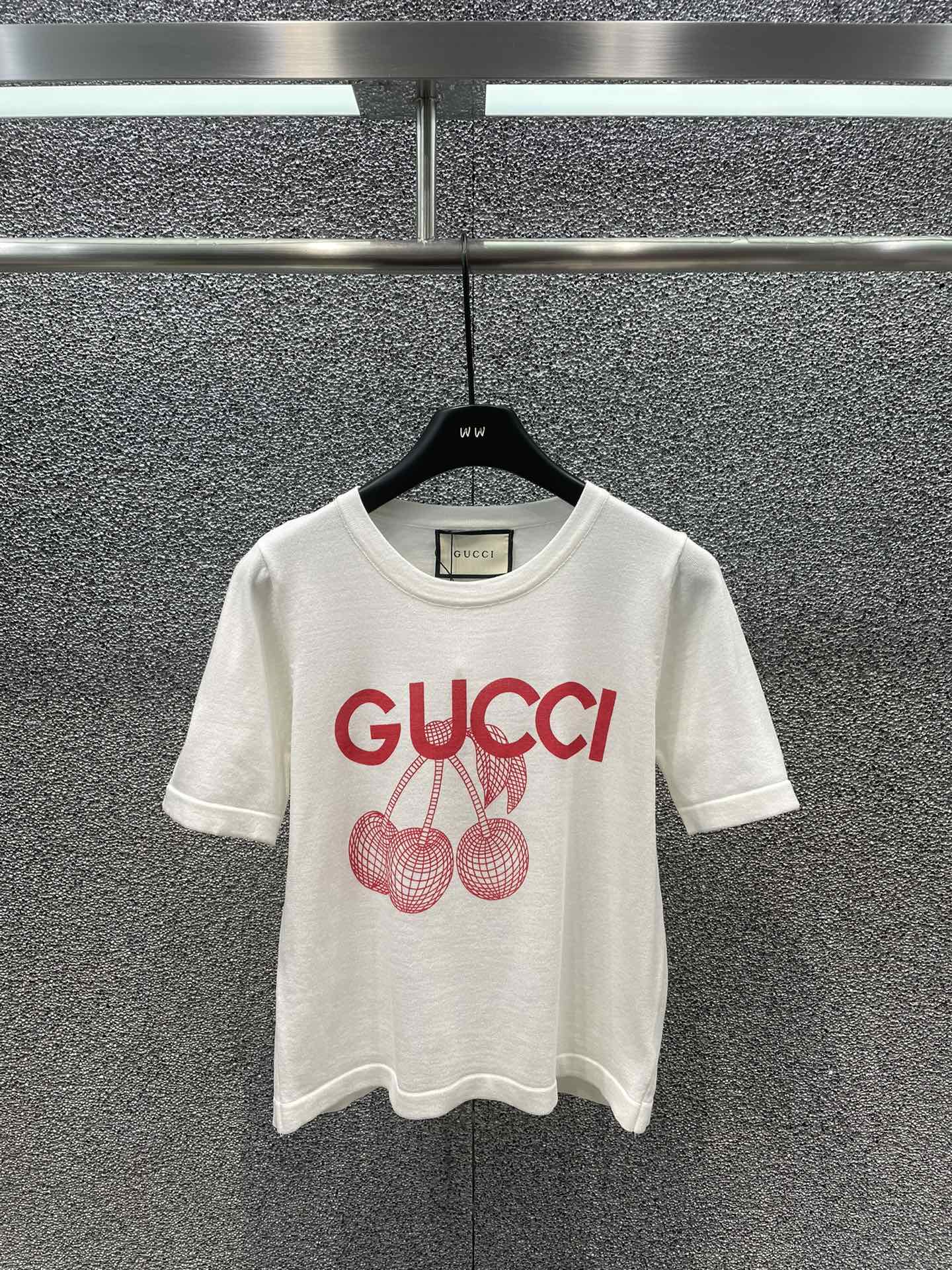 超希少！2024 グッチ 新作 半袖Tシャツ スーパーコピー 2色