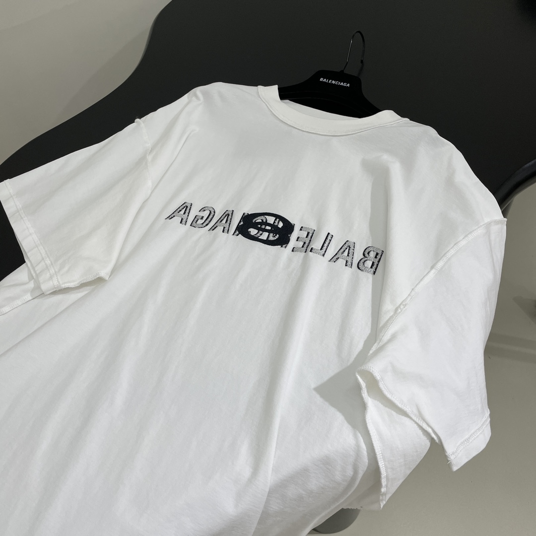高品質 2024 バレンシアガ 新作 半袖Tシャツ 偽物