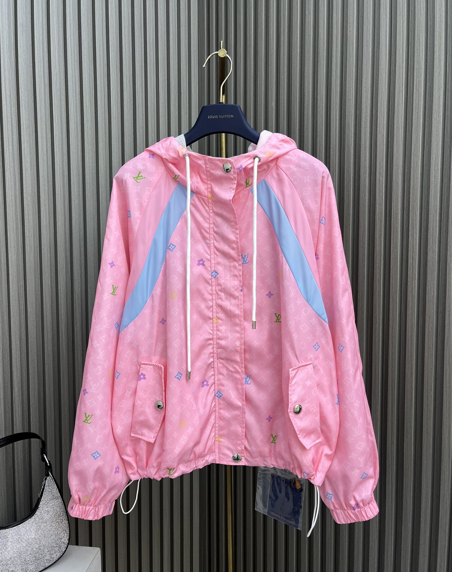 入手困難品！2024 ルイヴィトン 新作 日焼け止め服 偽物