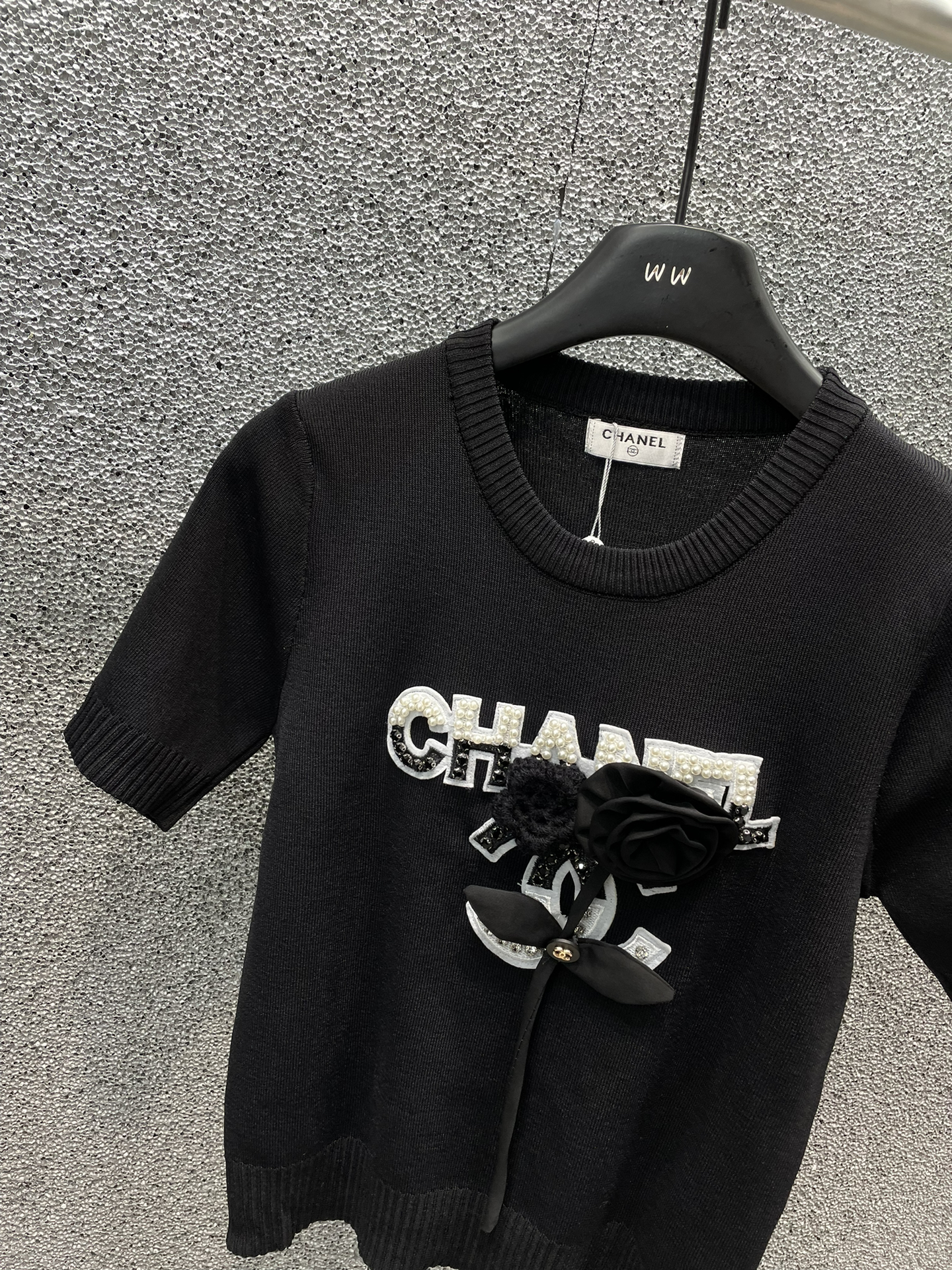 人気急上昇 2024 シャネル 新作 半袖Tシャツ スーパーコピー 3色
