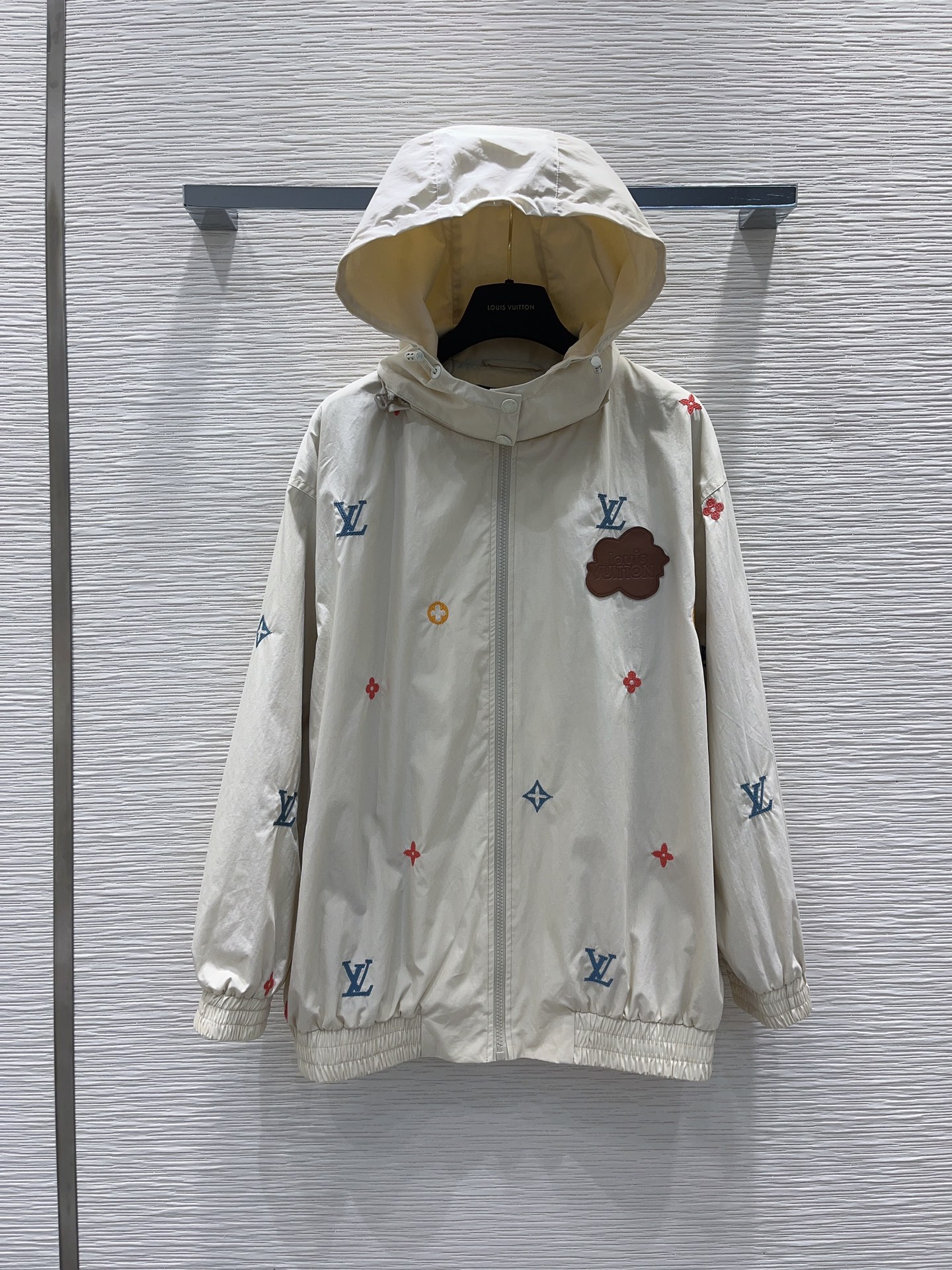 注目度抜群！2024 ルイヴィトン 新作 日焼け止め服 コピー