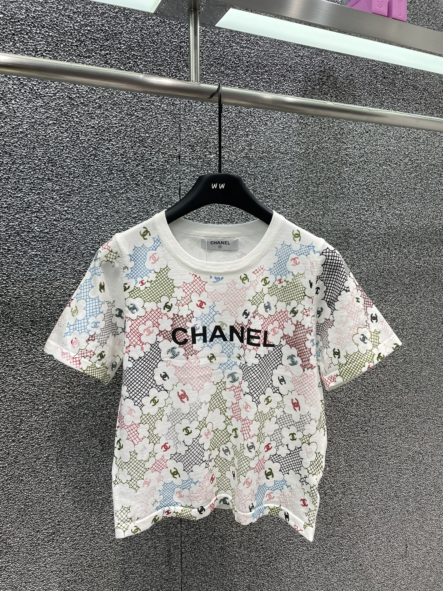 完売必至 2024 シャネル 新作 半袖Tシャツ 偽物